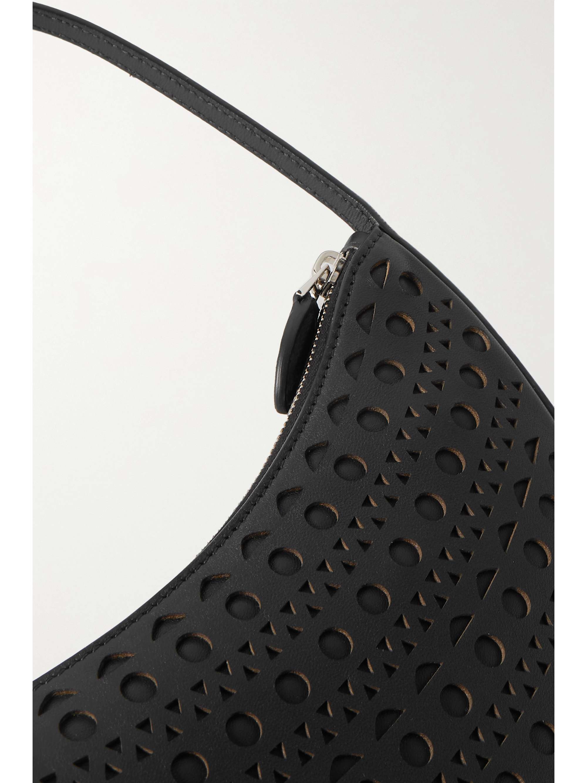 ALAÏA Demi Lune Schultertasche aus lasergeschnittenem Leder