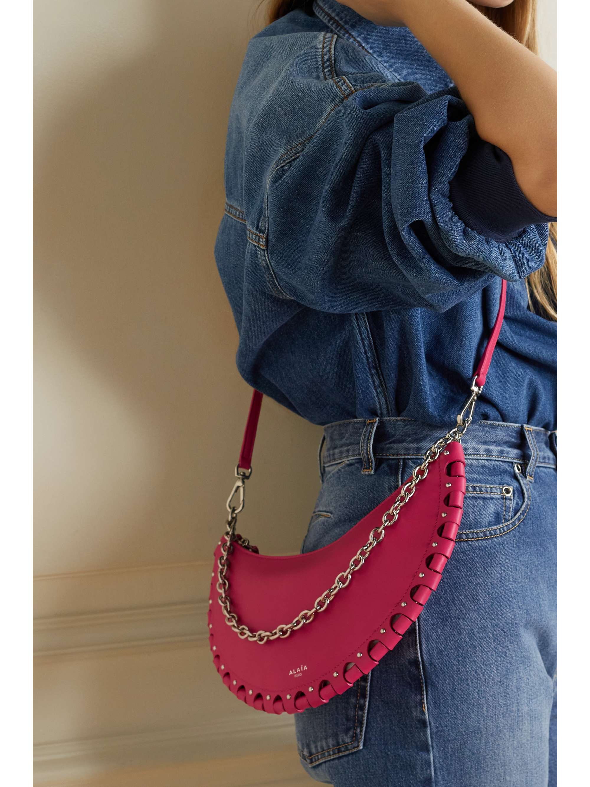 ALAÏA Demi Lune Schultertasche aus Kalbshaar mit Leopardenprint