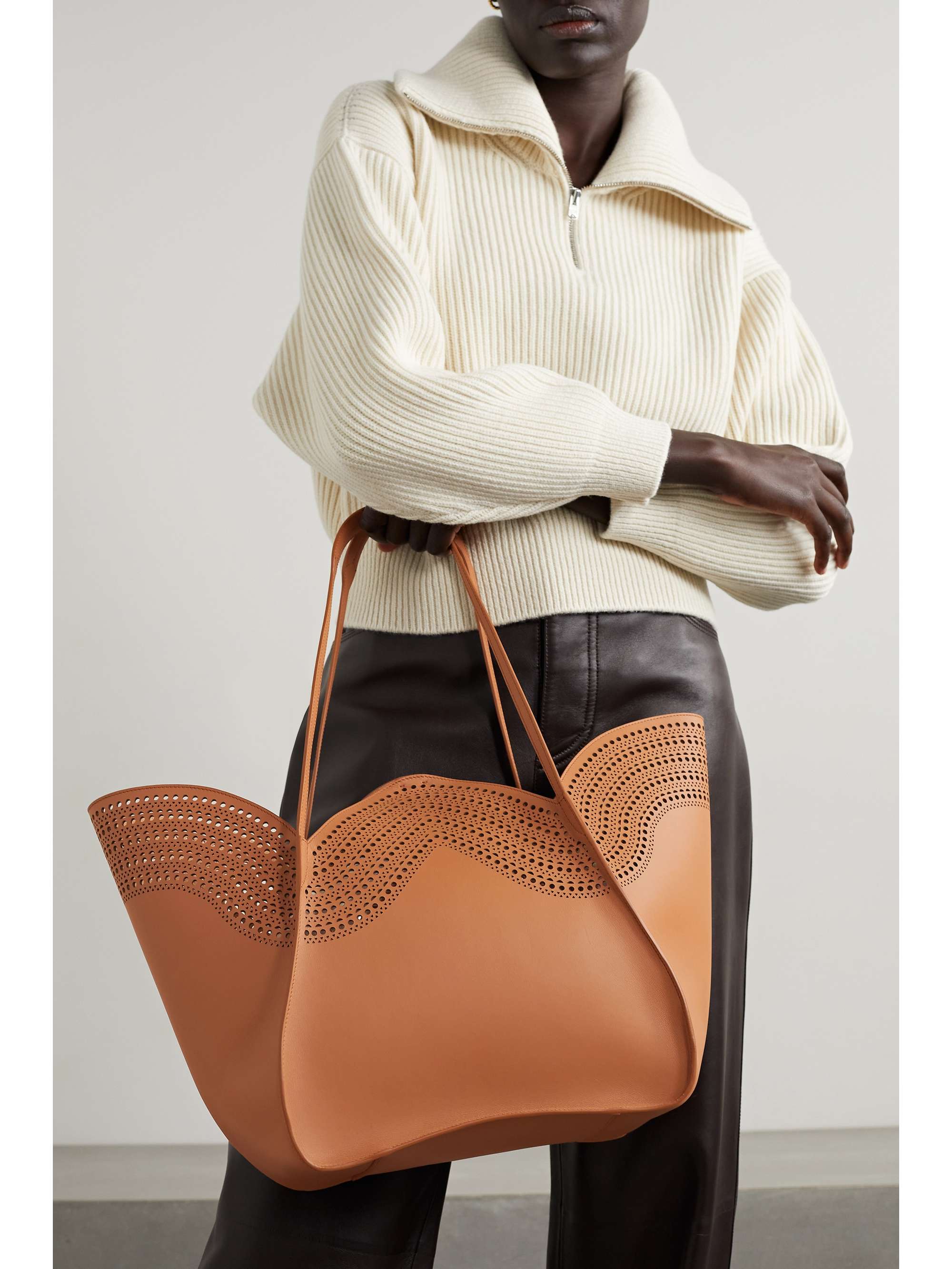 ALAÏA Sac à main en cuir découpé au laser Lili 24 Medium