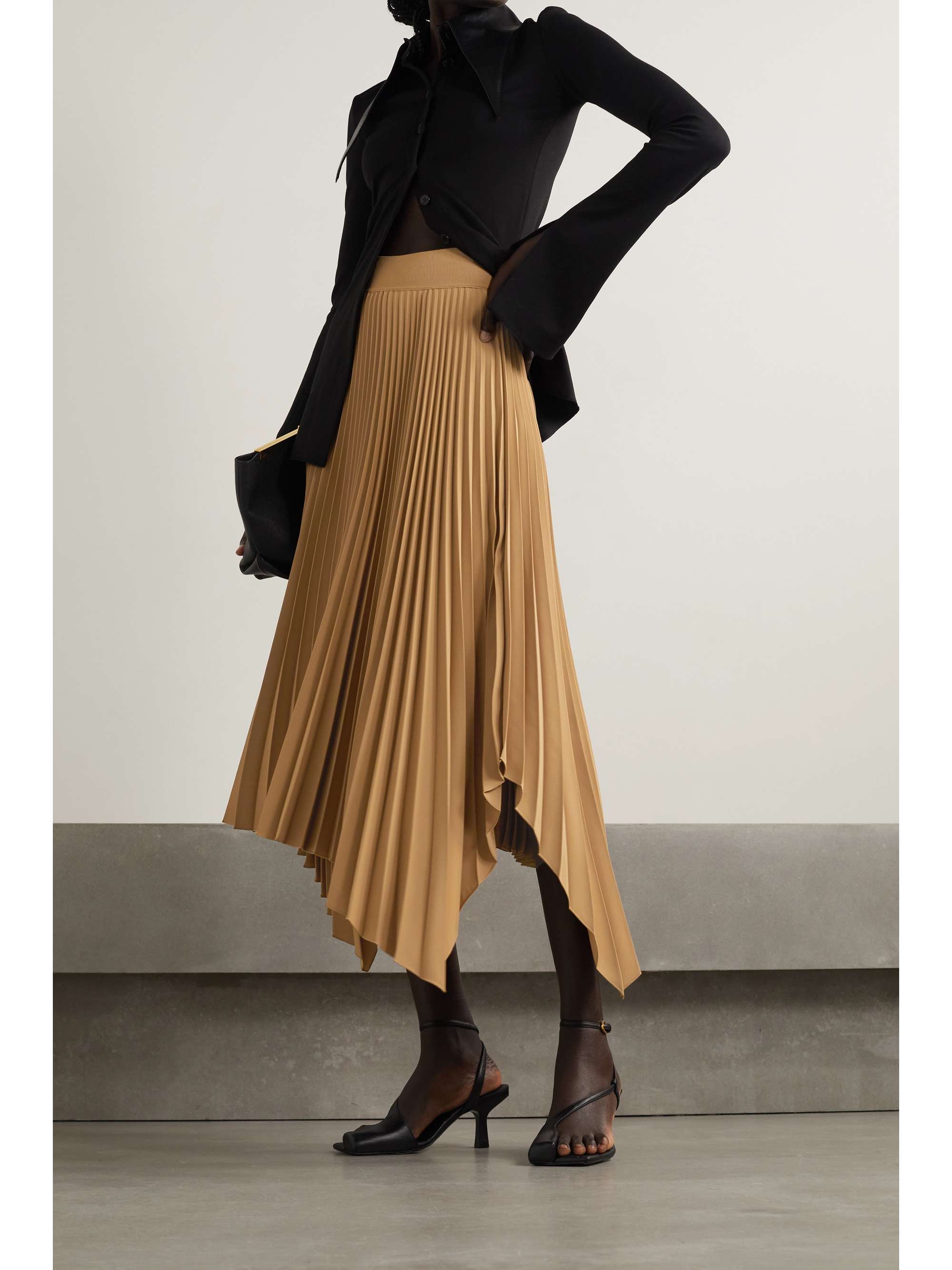 Camel Ade asymmetrischer Midirock aus plissiertem Crêpe | NET-A-PORTER |  JOSEPH | NET-A-PORTER