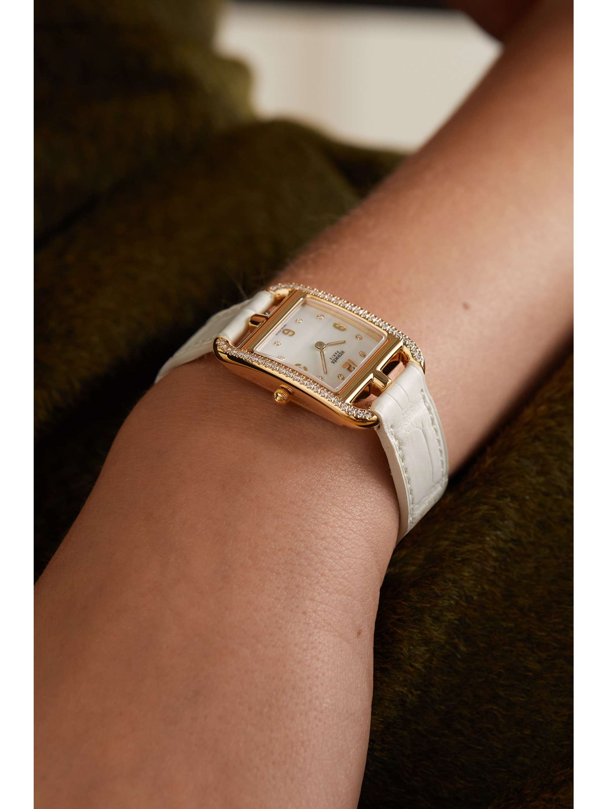 HERMÈS TIMEPIECES Cape Cod 31mm small 18-karat gold, alligator