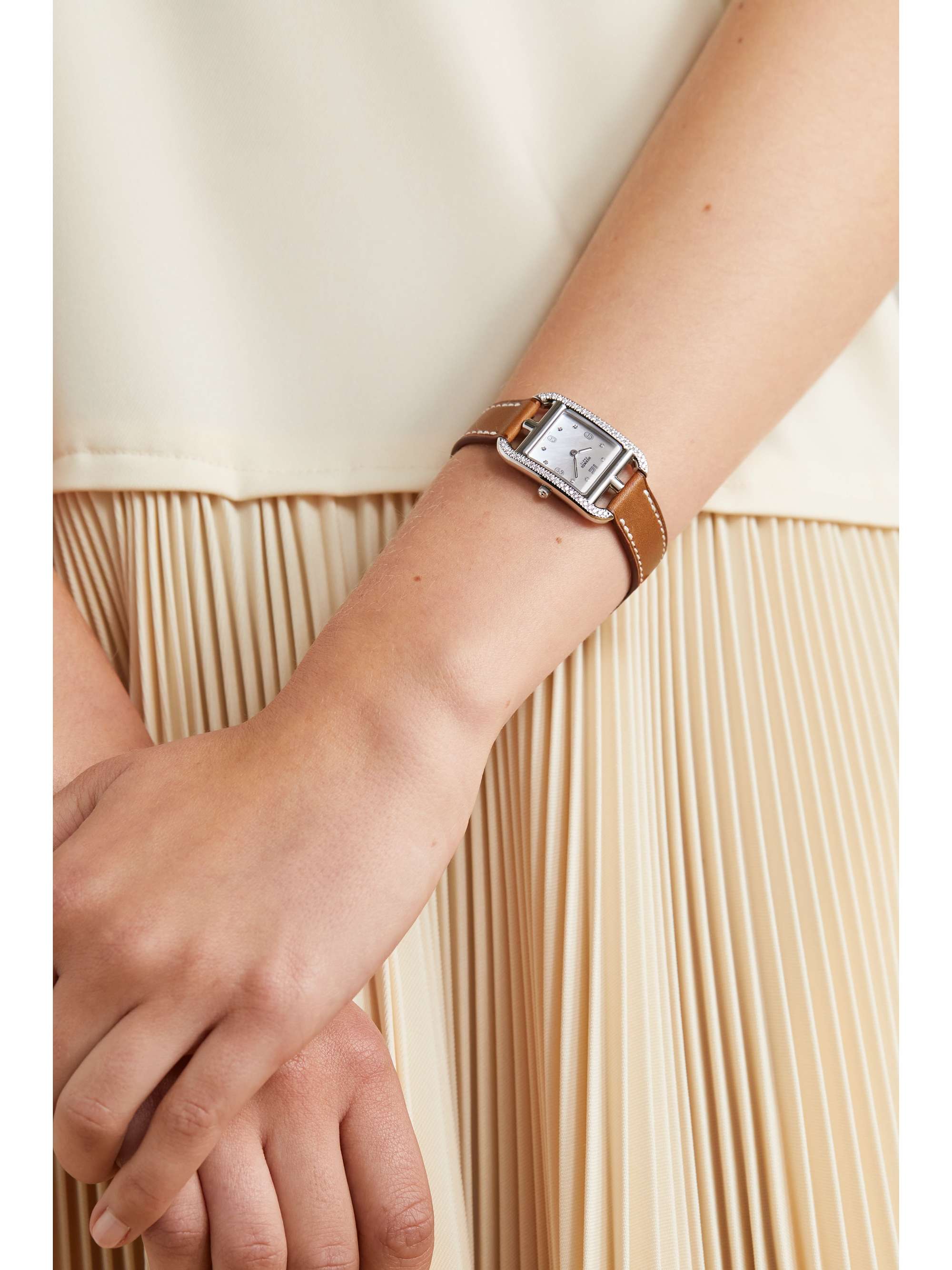HERMÈS TIMEPIECES Cape Cod 31mm small stainless steel, leather, mother-of-pearl and diamond watch