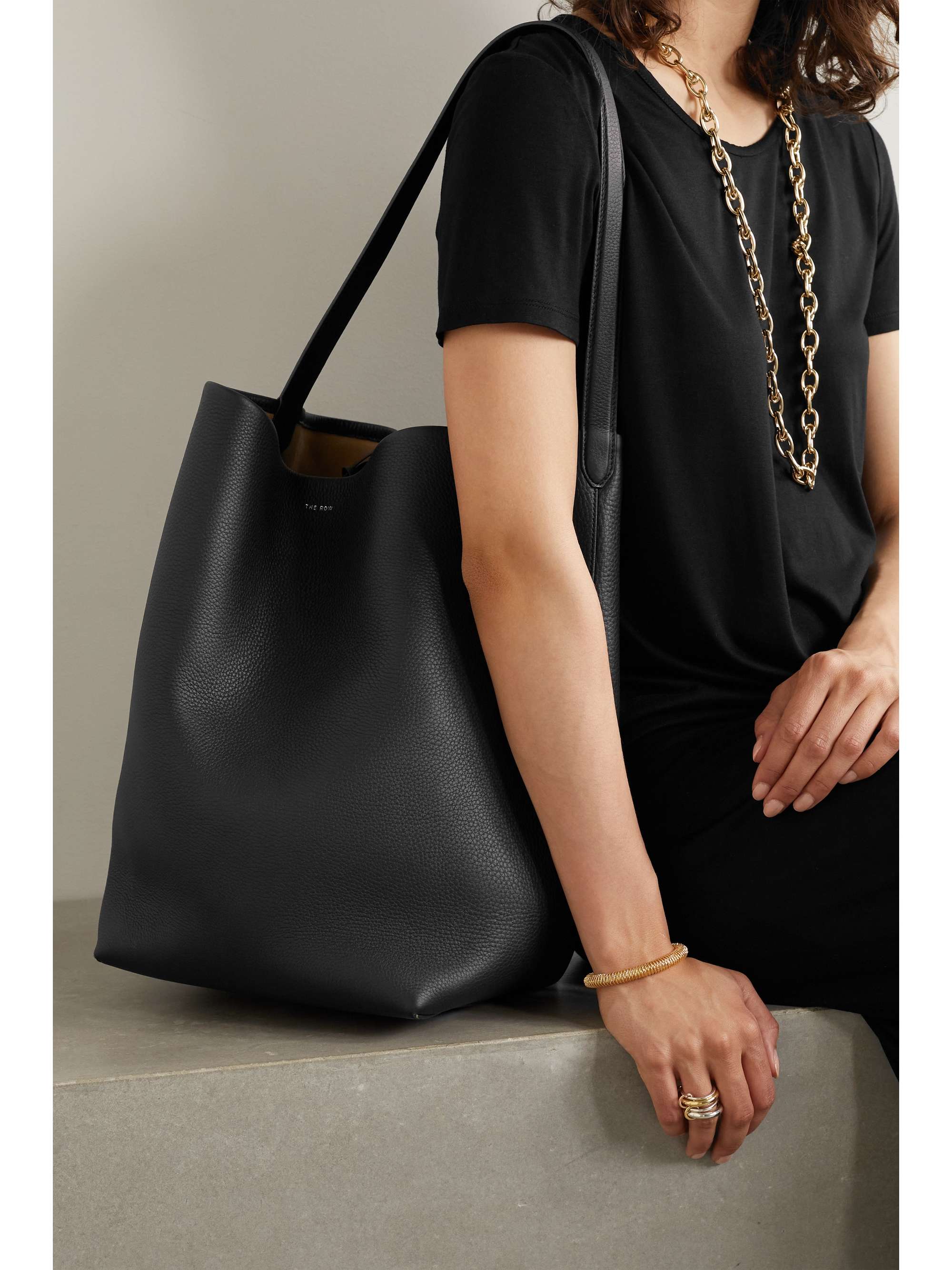 ブラック系最高の The Row N/S Park Tote トートバッグ バッグブラック 当店オススメ THE ROW ザロウ N/S Park Tote ショルダーバッグ