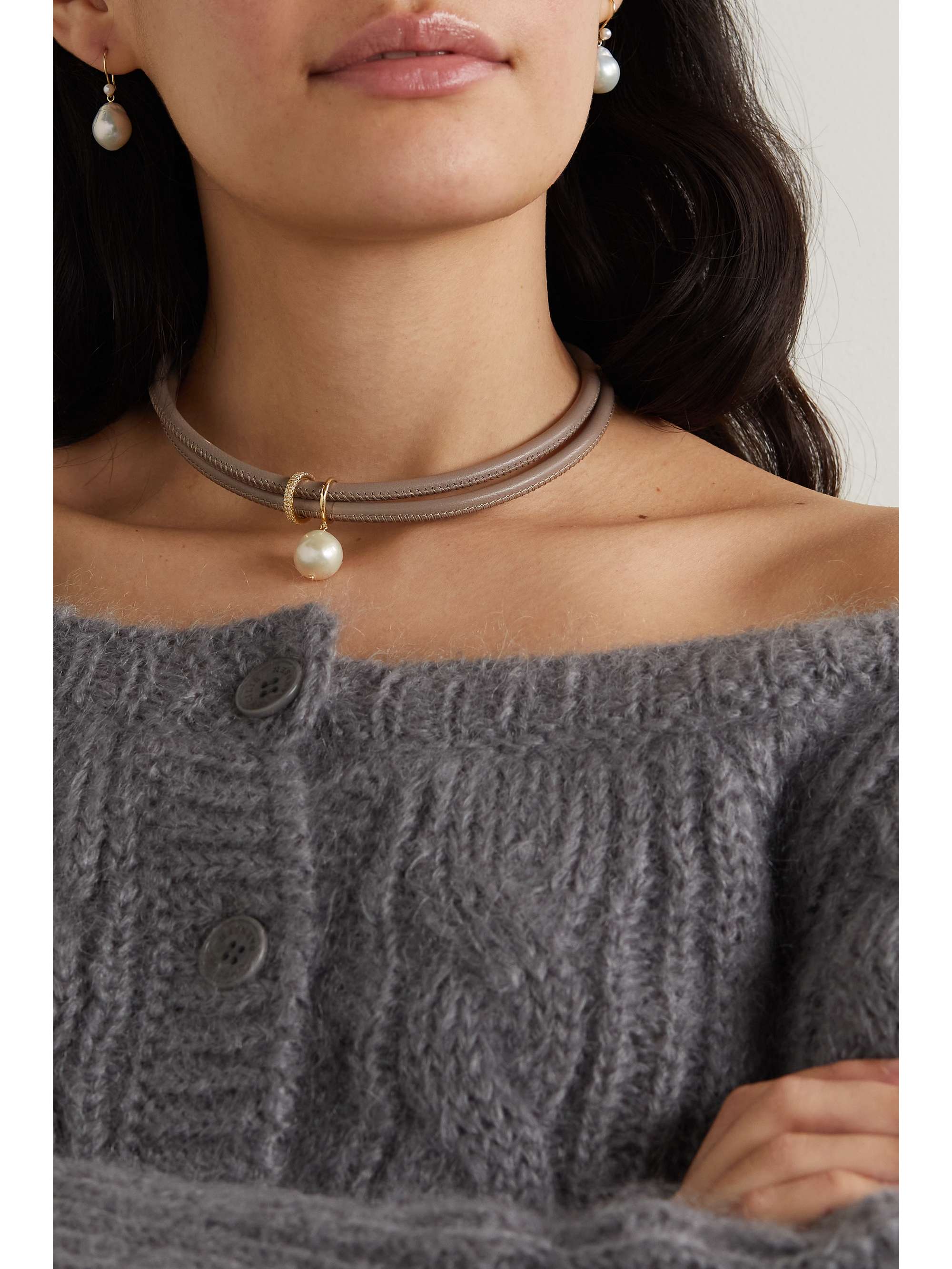 Gold 14-karat gold, leather, pearl and 