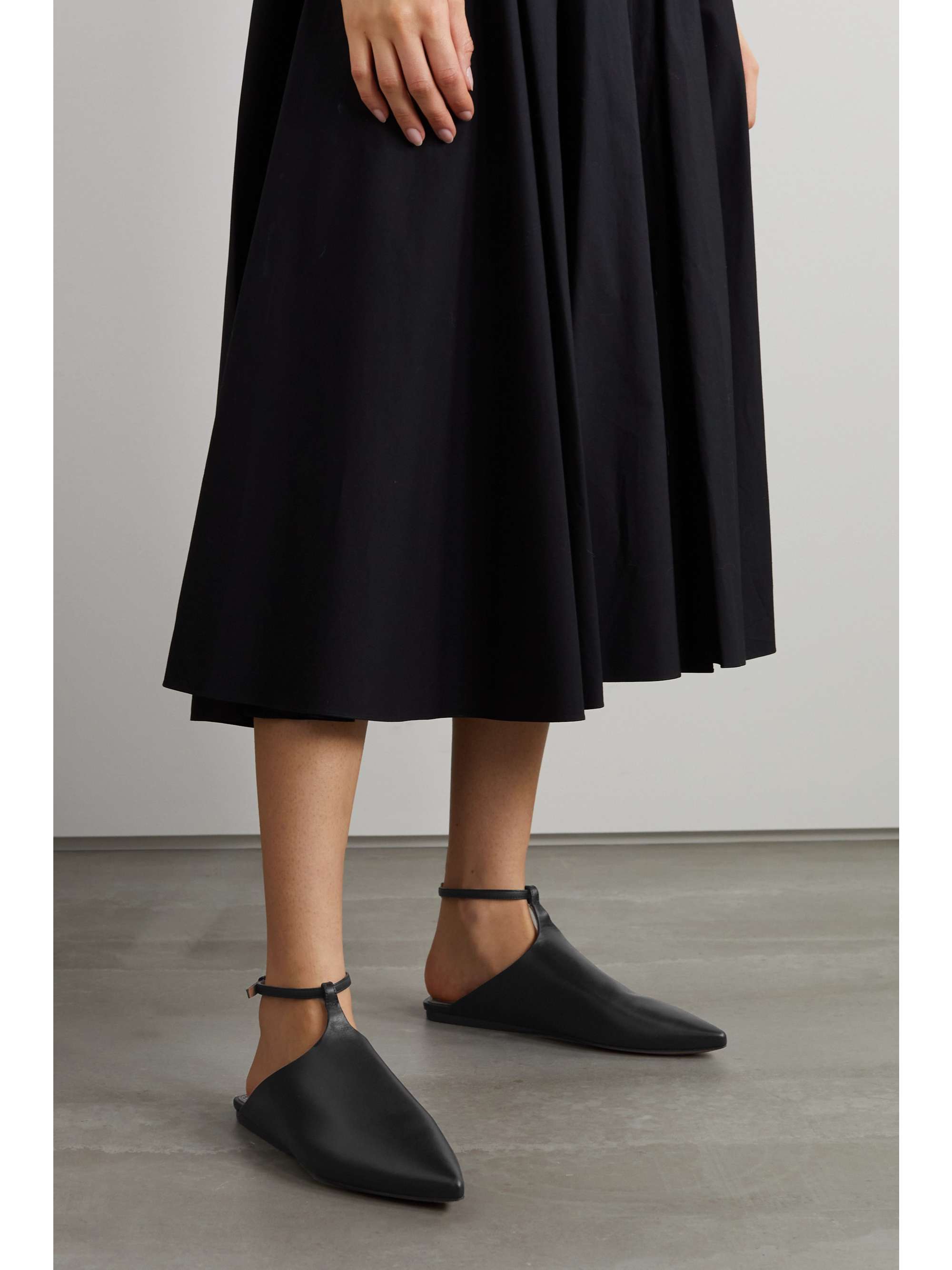 ALAÏA Leather point-toe flats