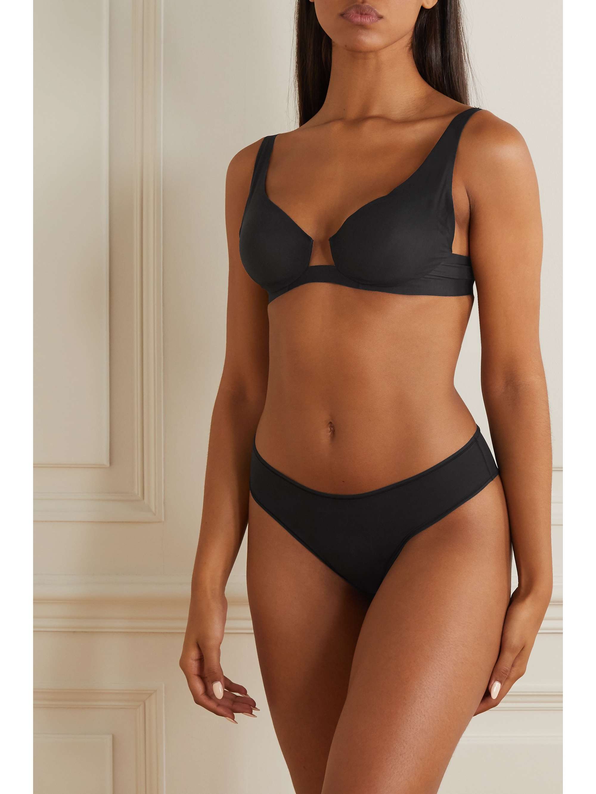 SKIMS Naked plunge bra - Smokey Quartz