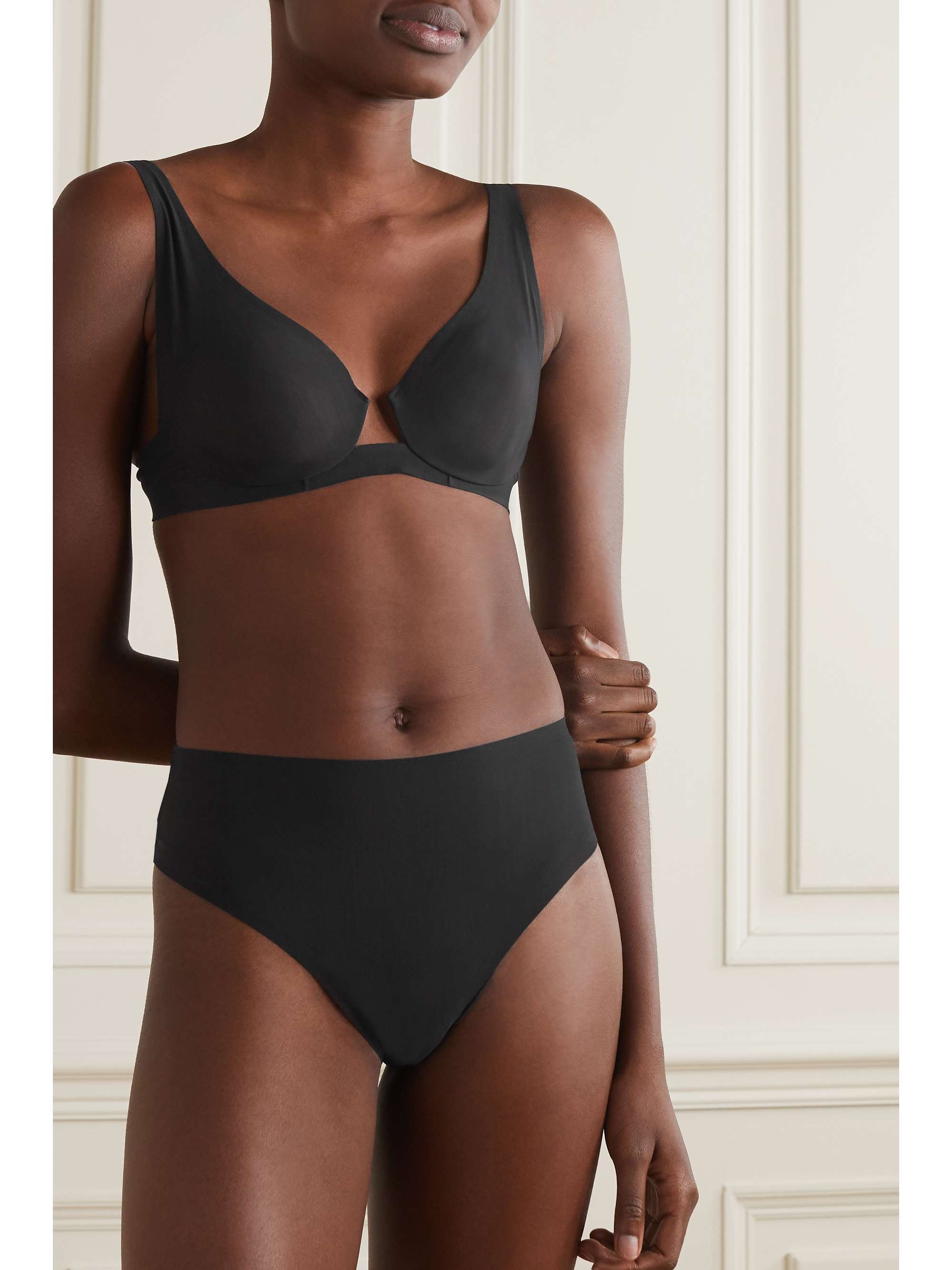 SKIMS Naked plunge bra - Smokey Quartz