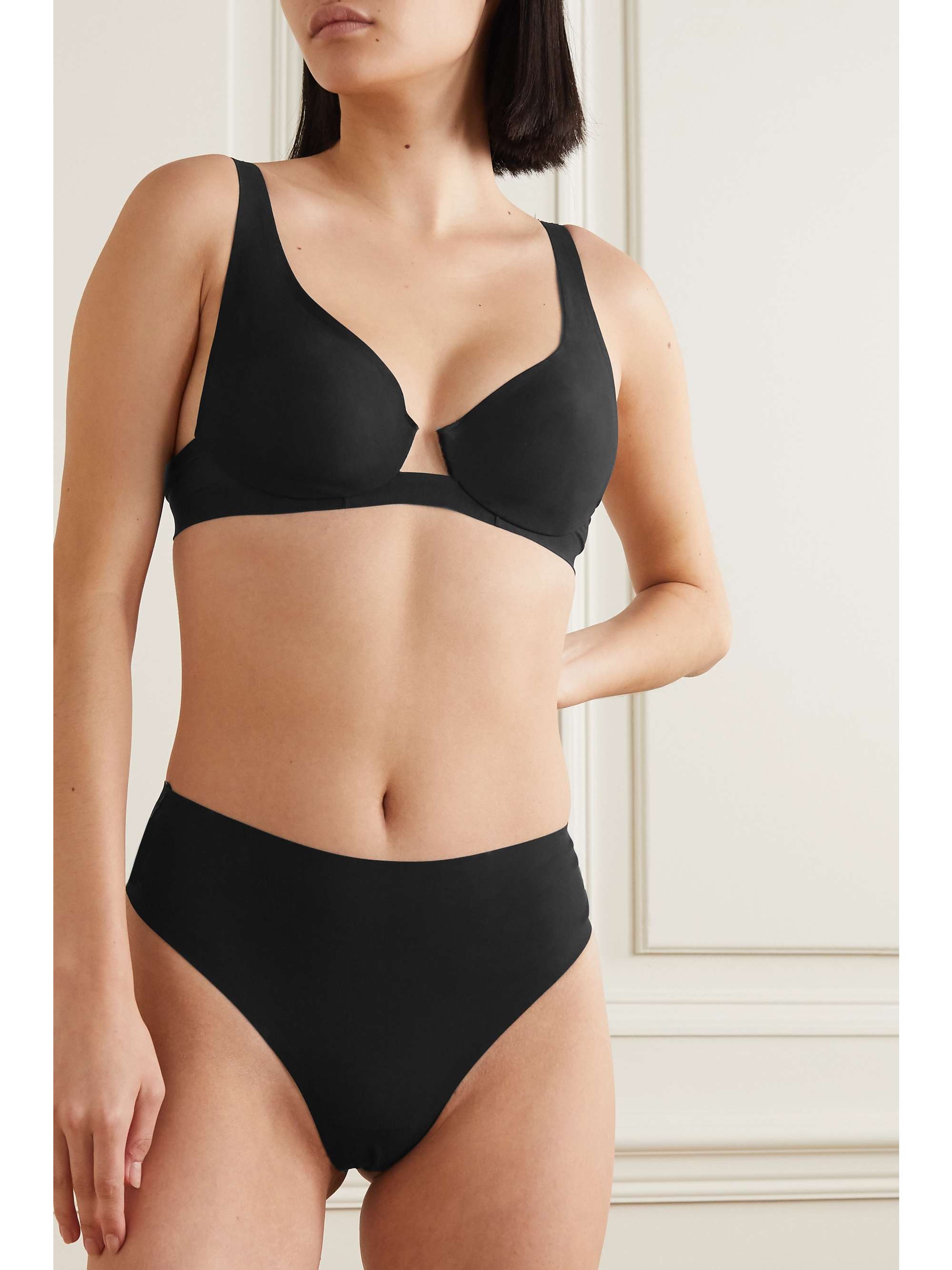 SKIMS Naked plunge bra - Smokey Quartz