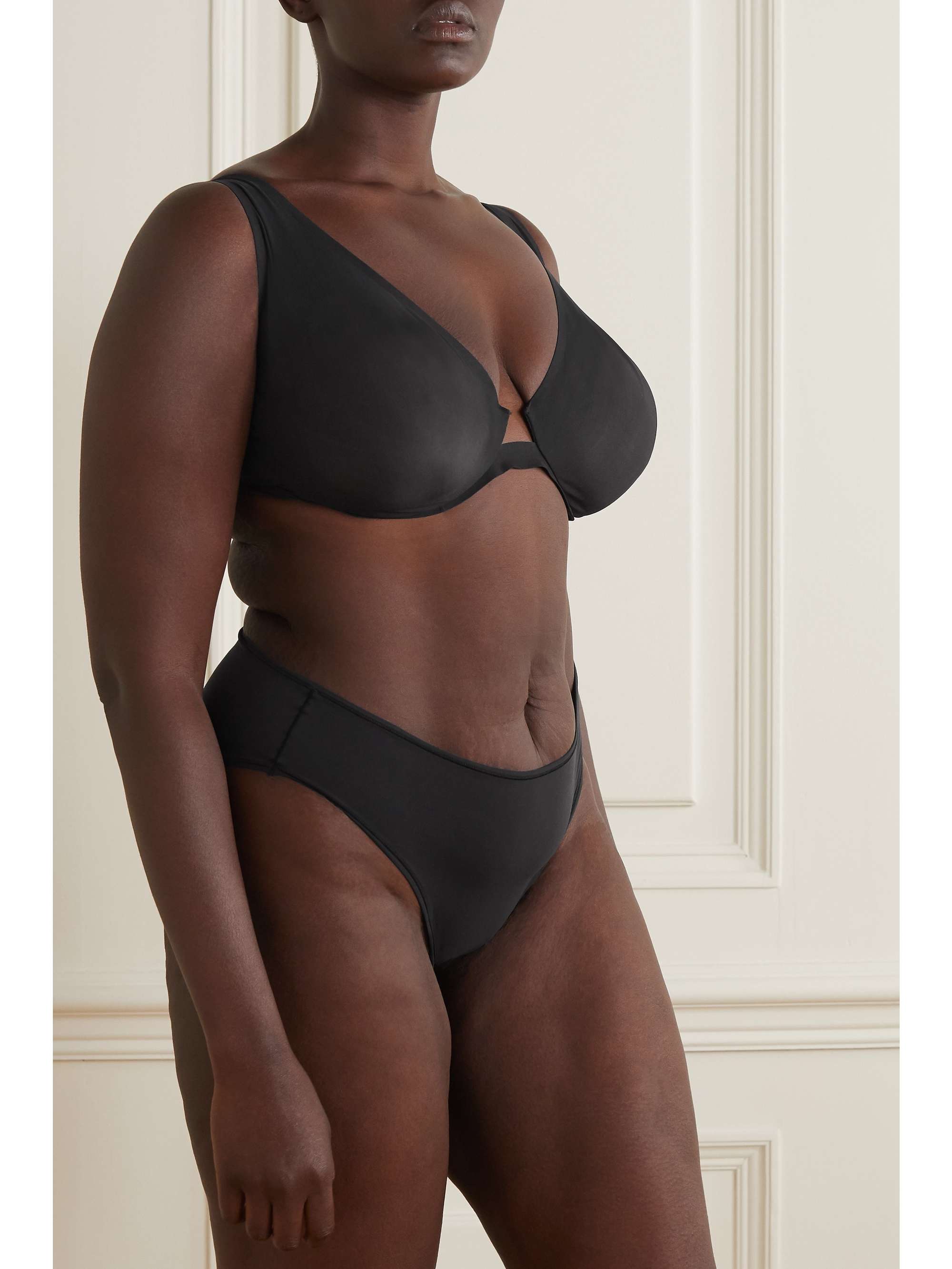 SKIMS Naked plunge bra - Smokey Quartz