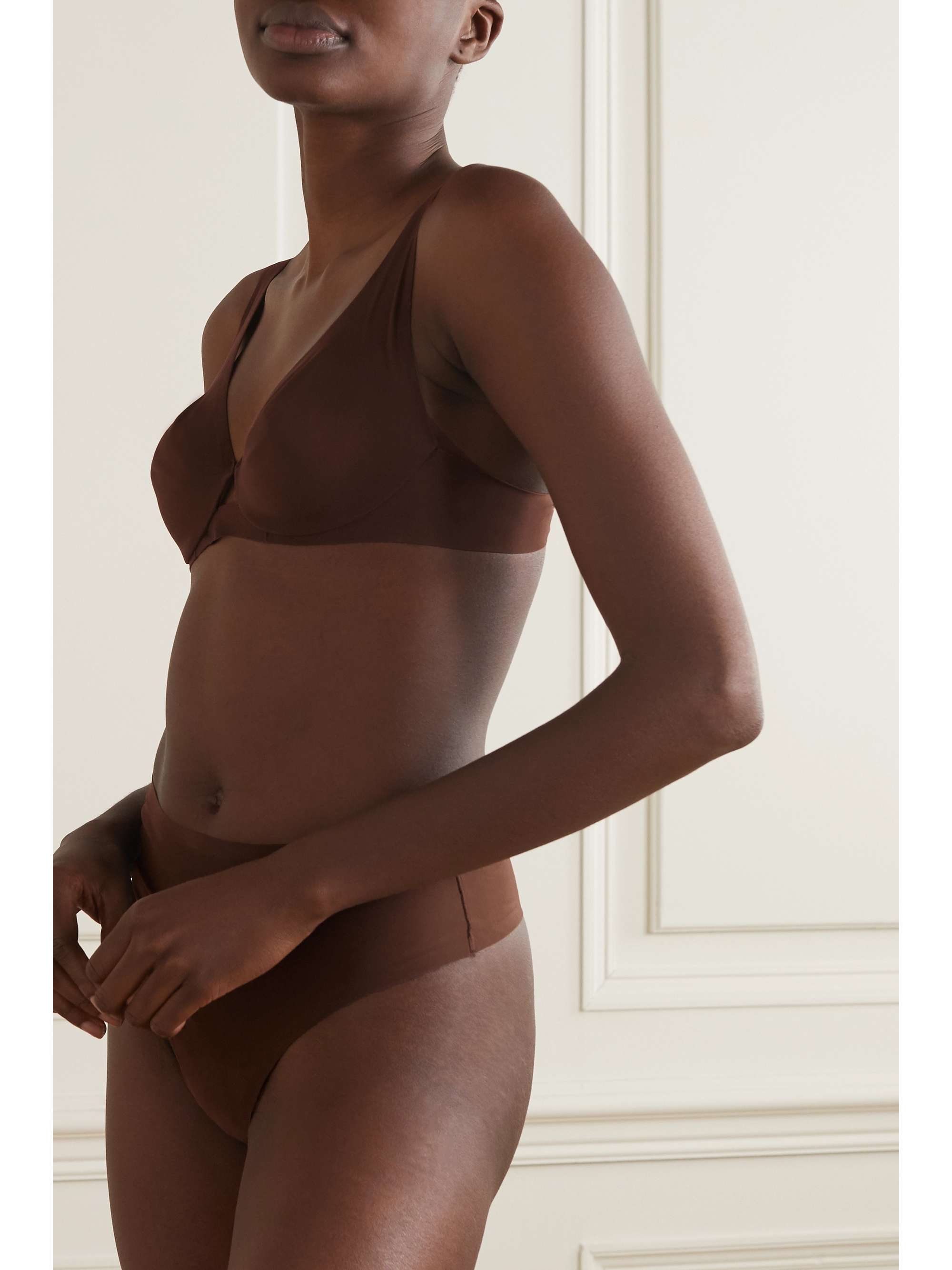SKIMS Naked plunge bra - Smokey Quartz