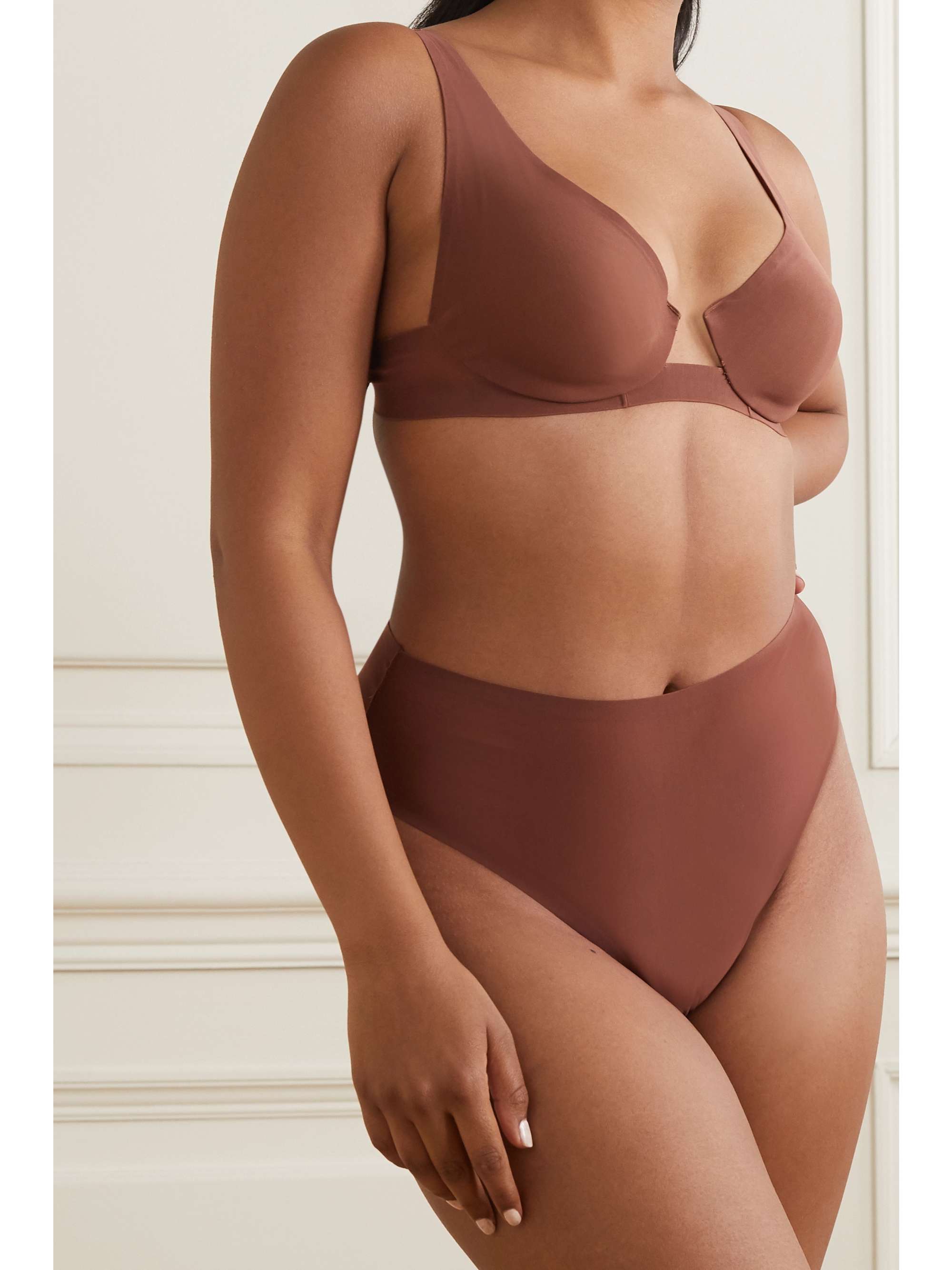 SKIMS Naked plunge bra - Smokey Quartz
