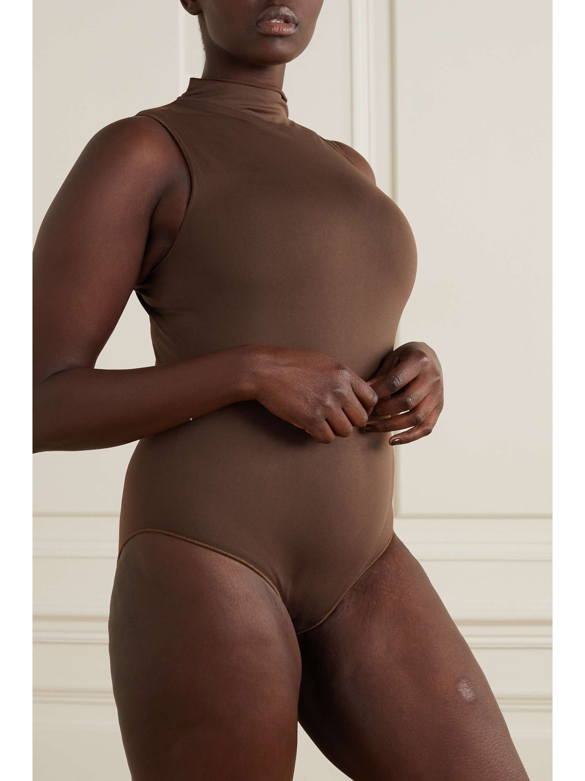 SKIMS Essential Mock Neck bodysuit - Smokey Quartz