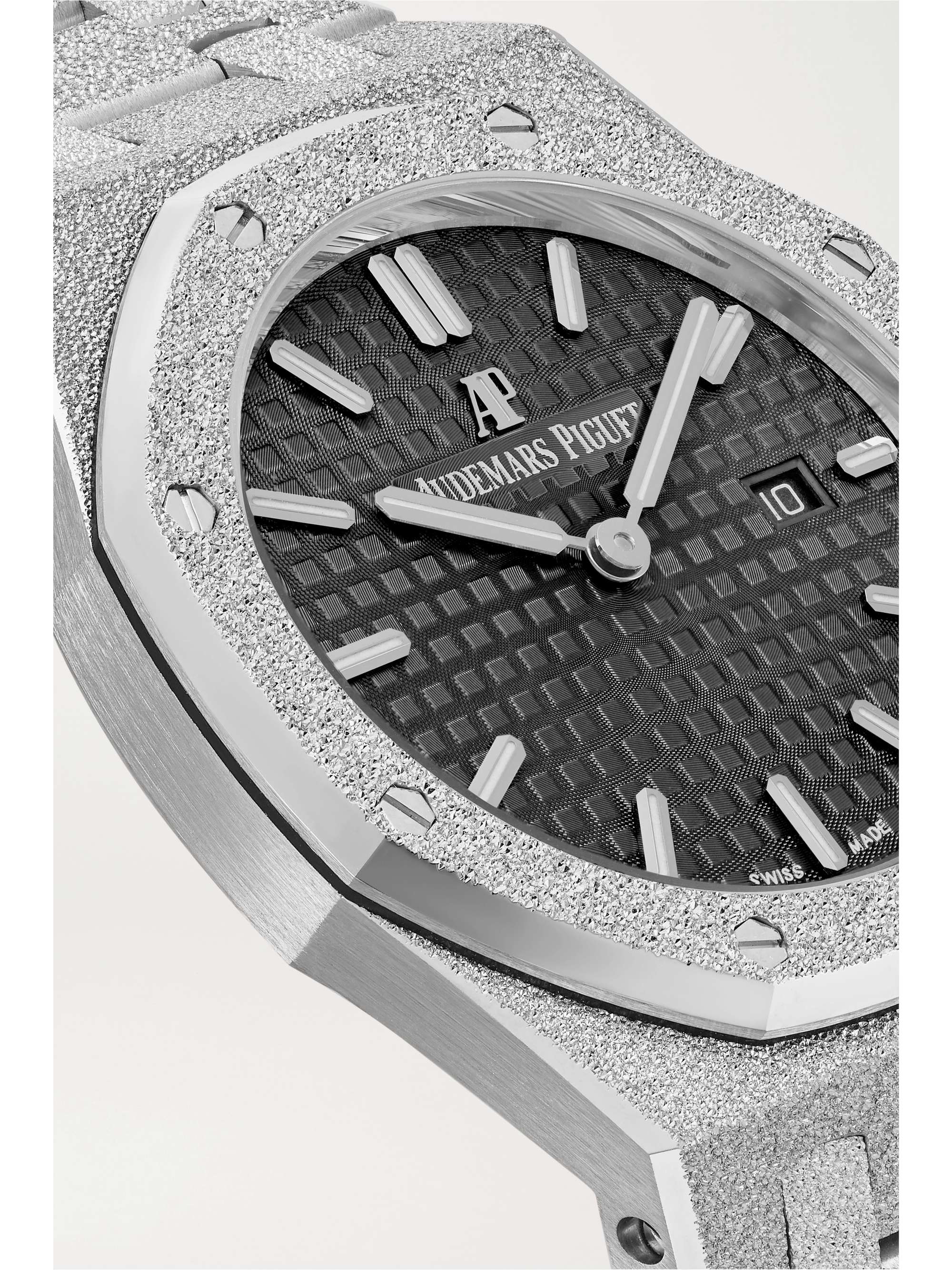 AUDEMARS PIGUET Royal Oak 33mm 18-karat frosted white gold watch
