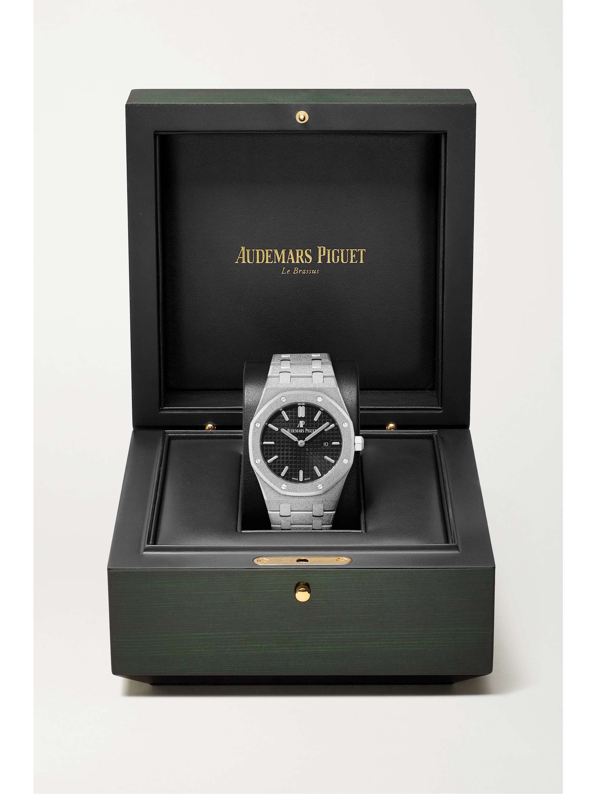 AUDEMARS PIGUET Royal Oak 33mm 18-karat frosted white gold watch