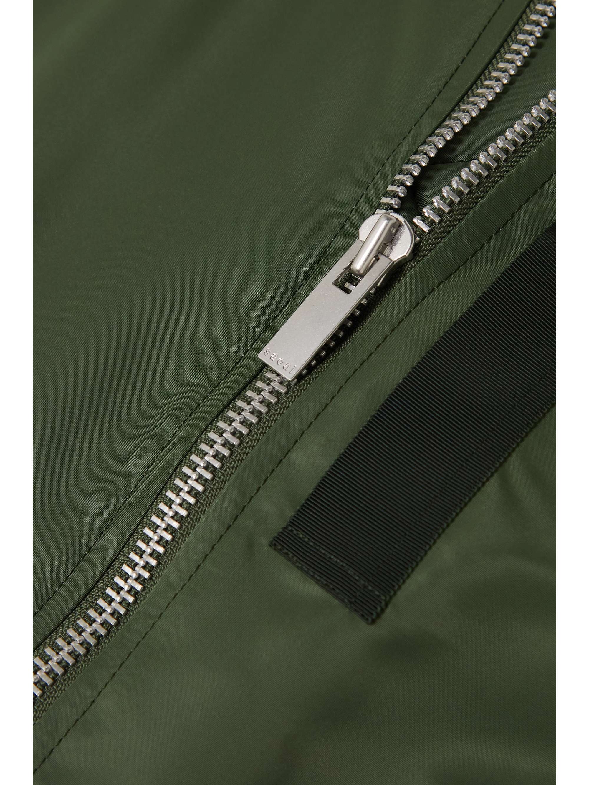 SACAI جاكيت بومبر MA-1 من قماش عازل