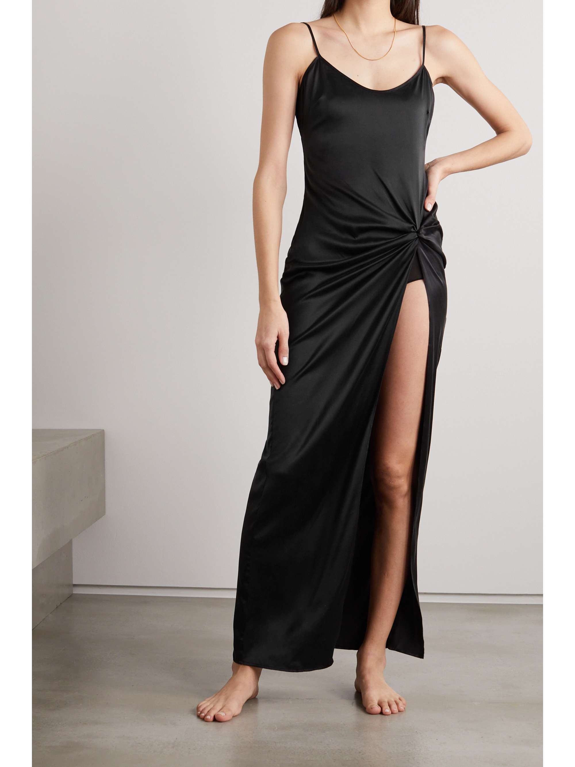 Slip dress của SKIMS
