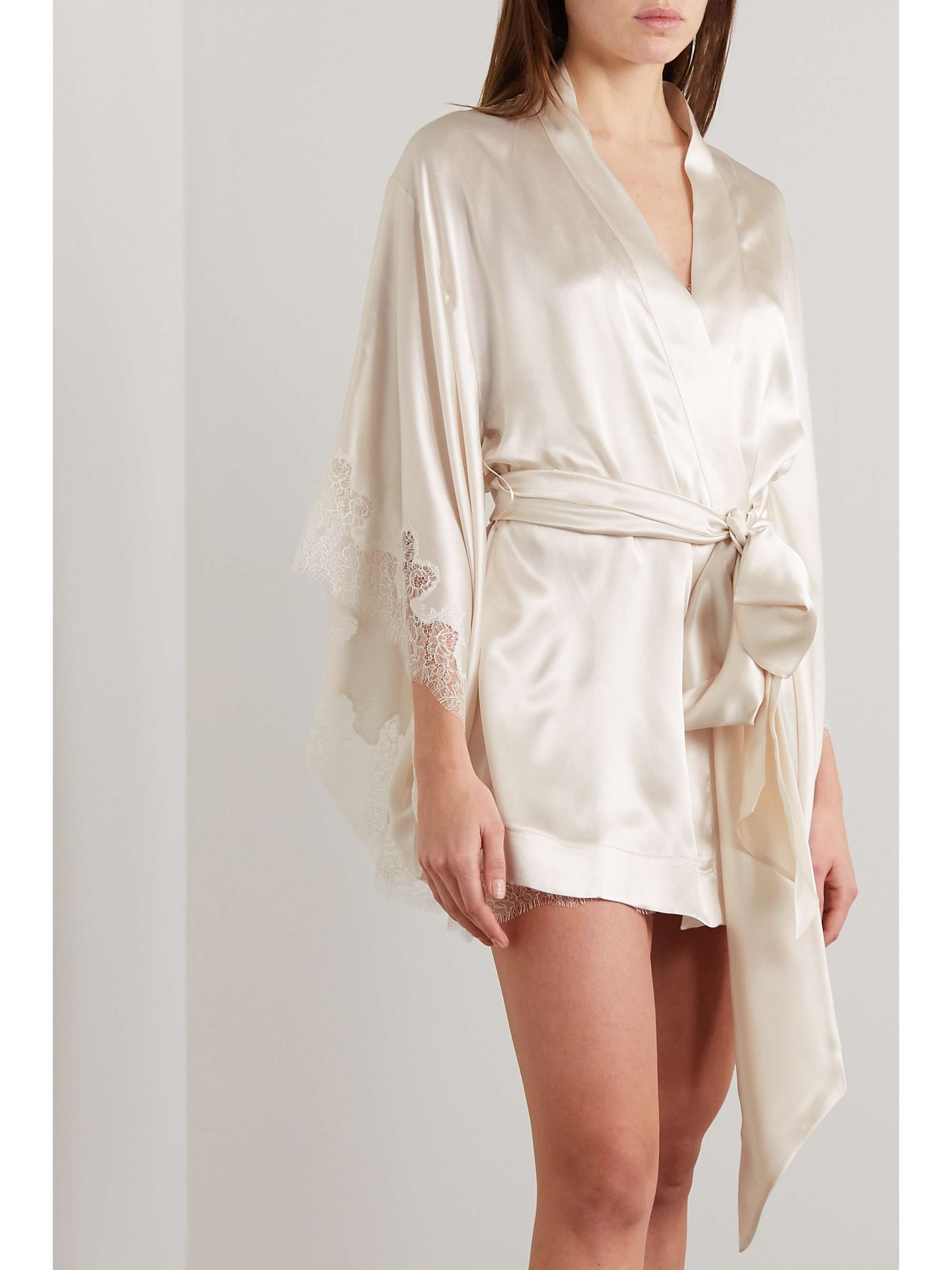 Short lace robe Clearance