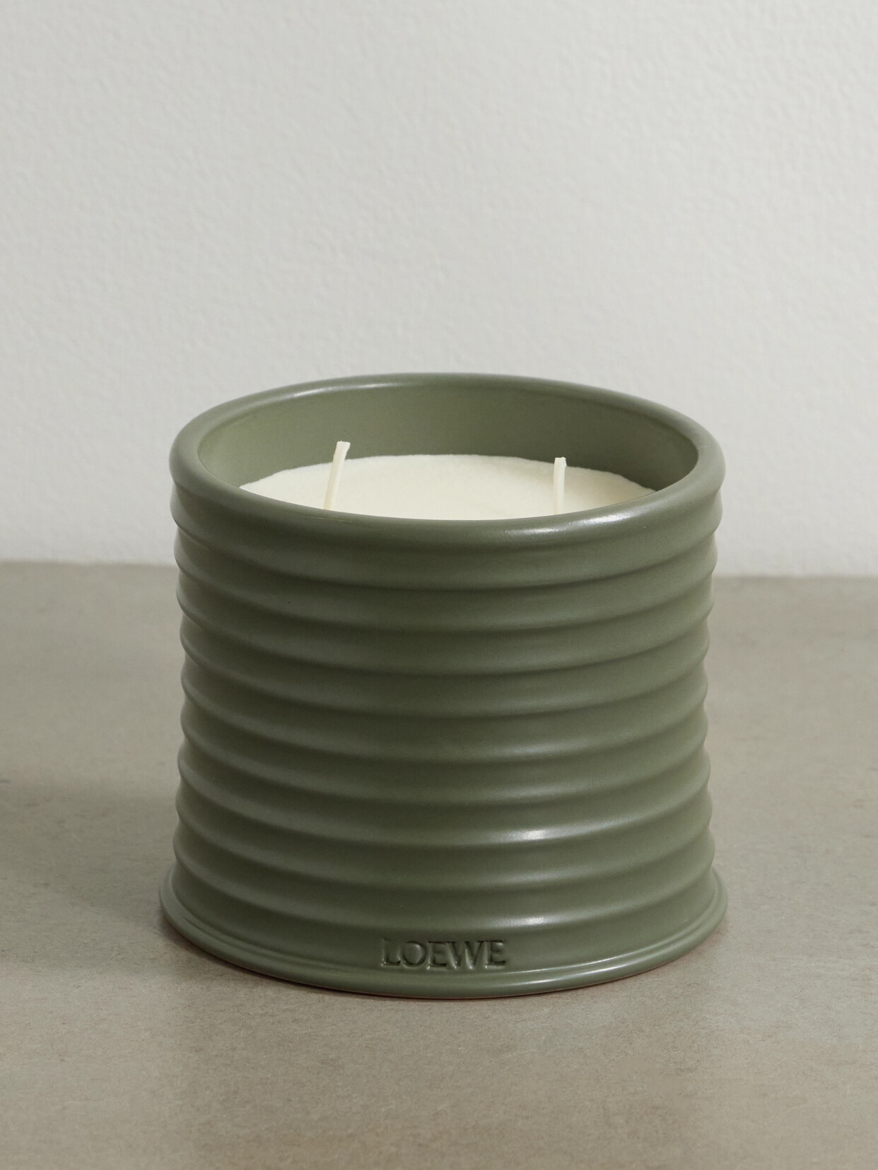 Loewe Scent Of Marihuana Medium Scented Candle 1.15kg In Green