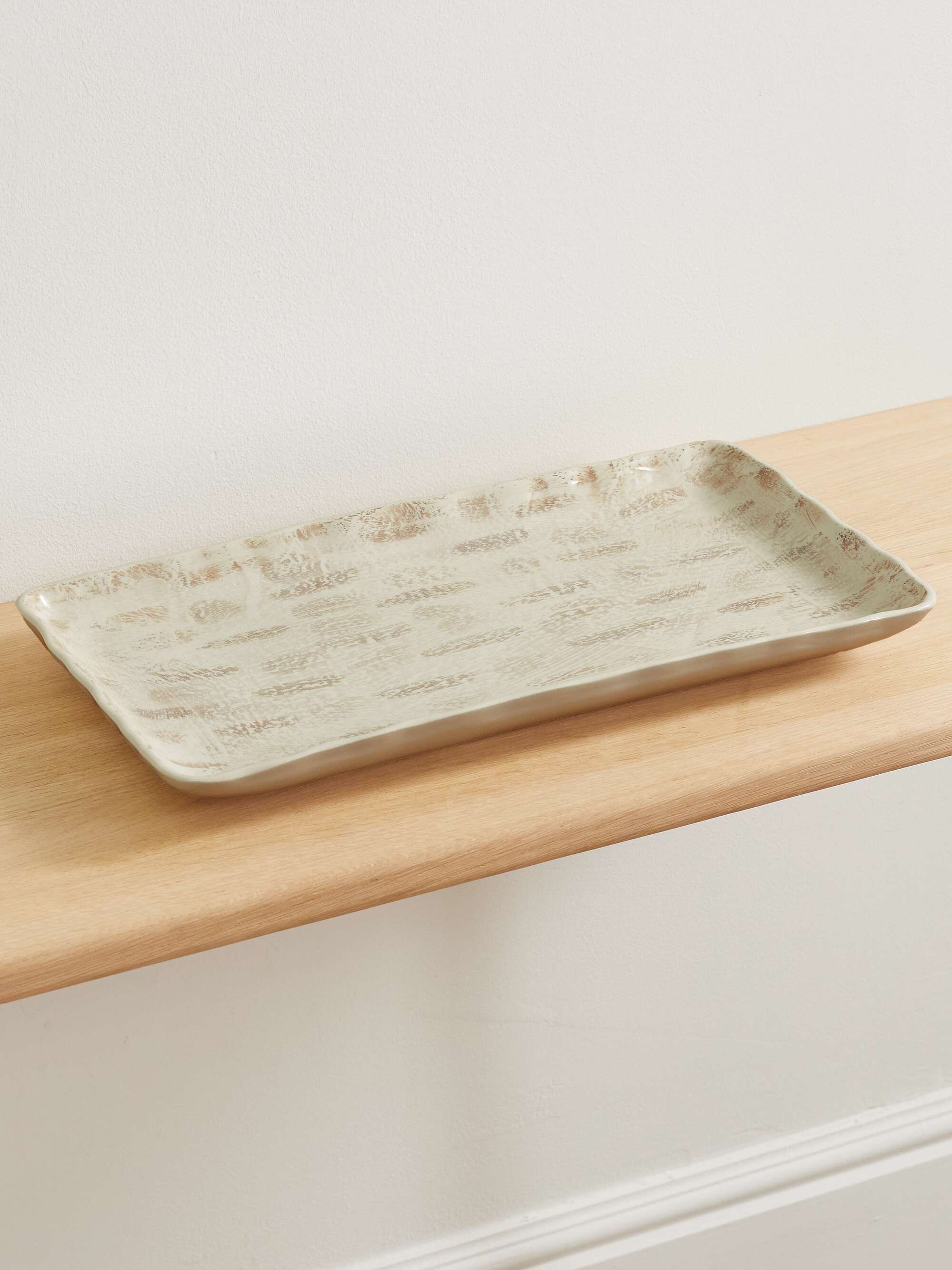 Textured ceramic tray