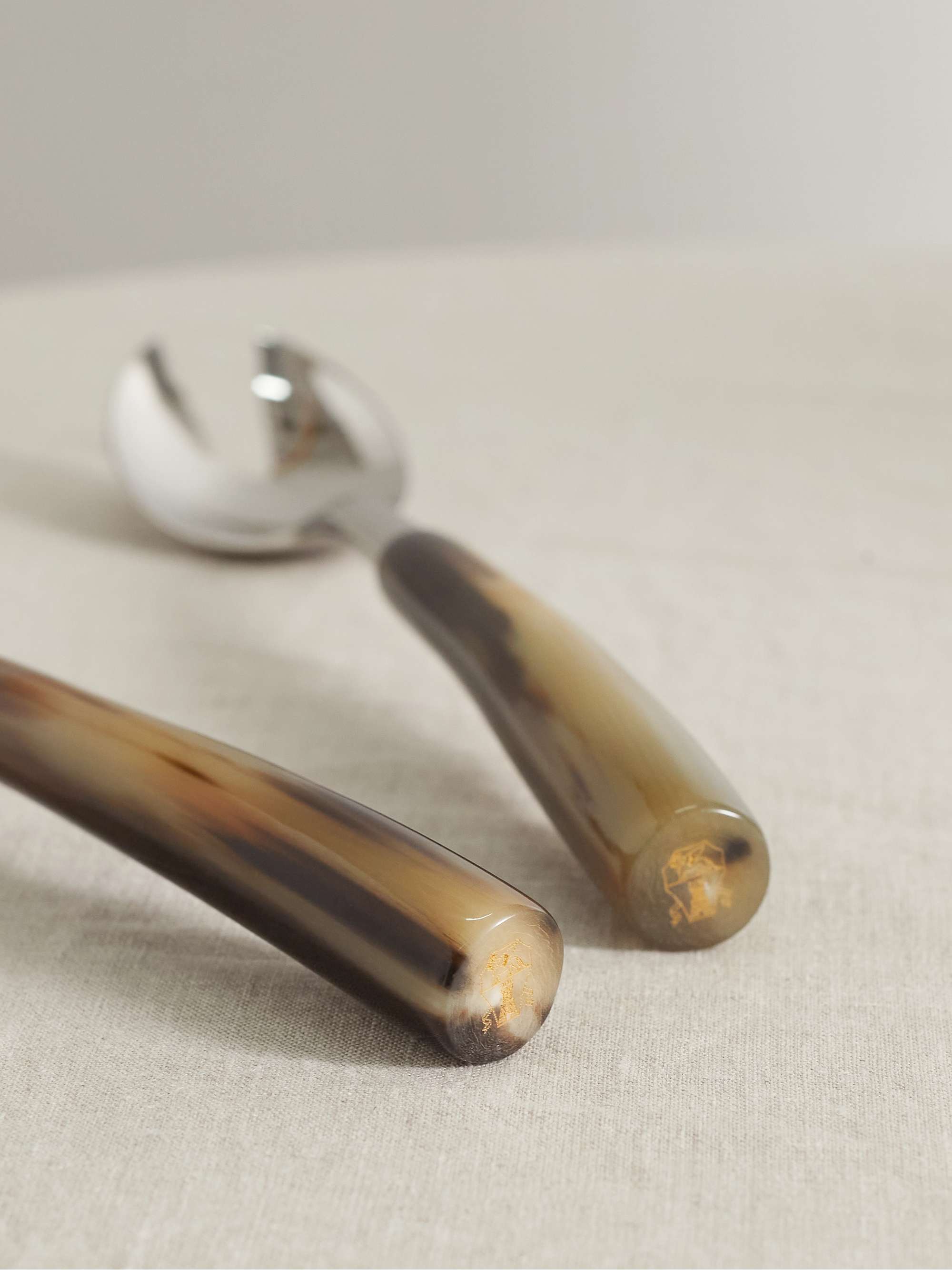 BRUNELLO CUCINELLI Set de deux cuillères de service en argent et en corne