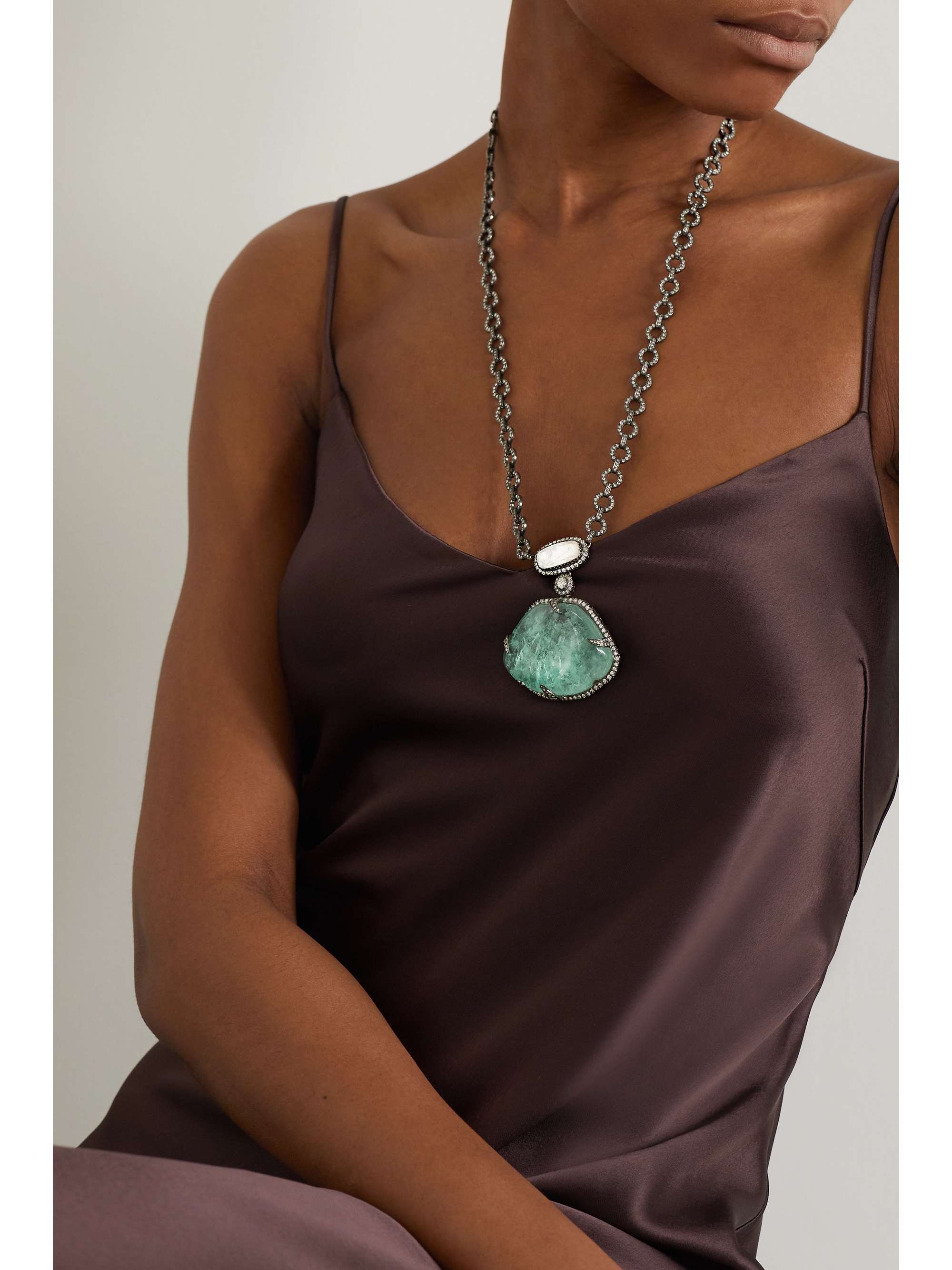 AMRAPALI LONDON 18-karat white gold, emerald and diamond necklace