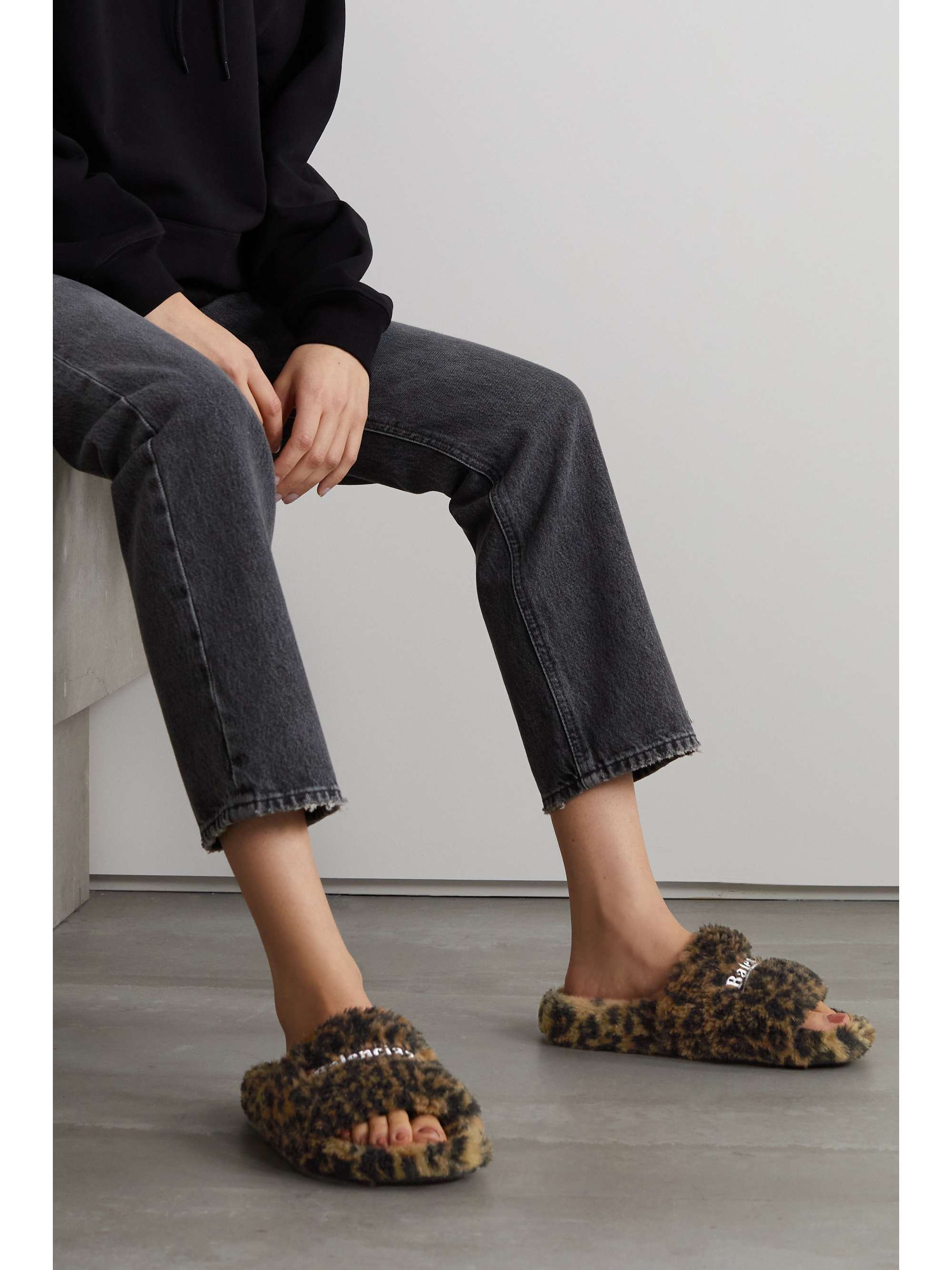 新品 BALENCIAGA FURRY SLIDE サンダル odmalihnogu.org
