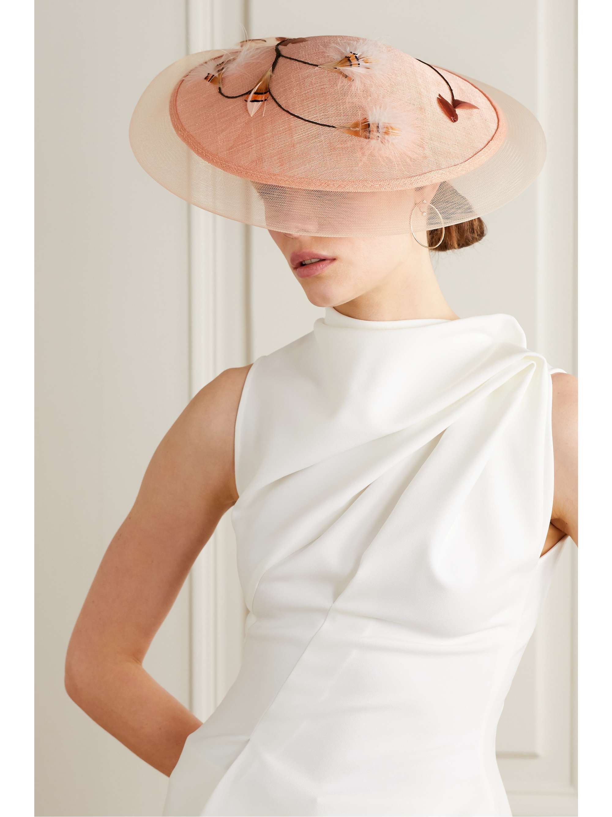 MERVE BAYINDIR Emmeline feather-embellished Pinokpok and tulle hat