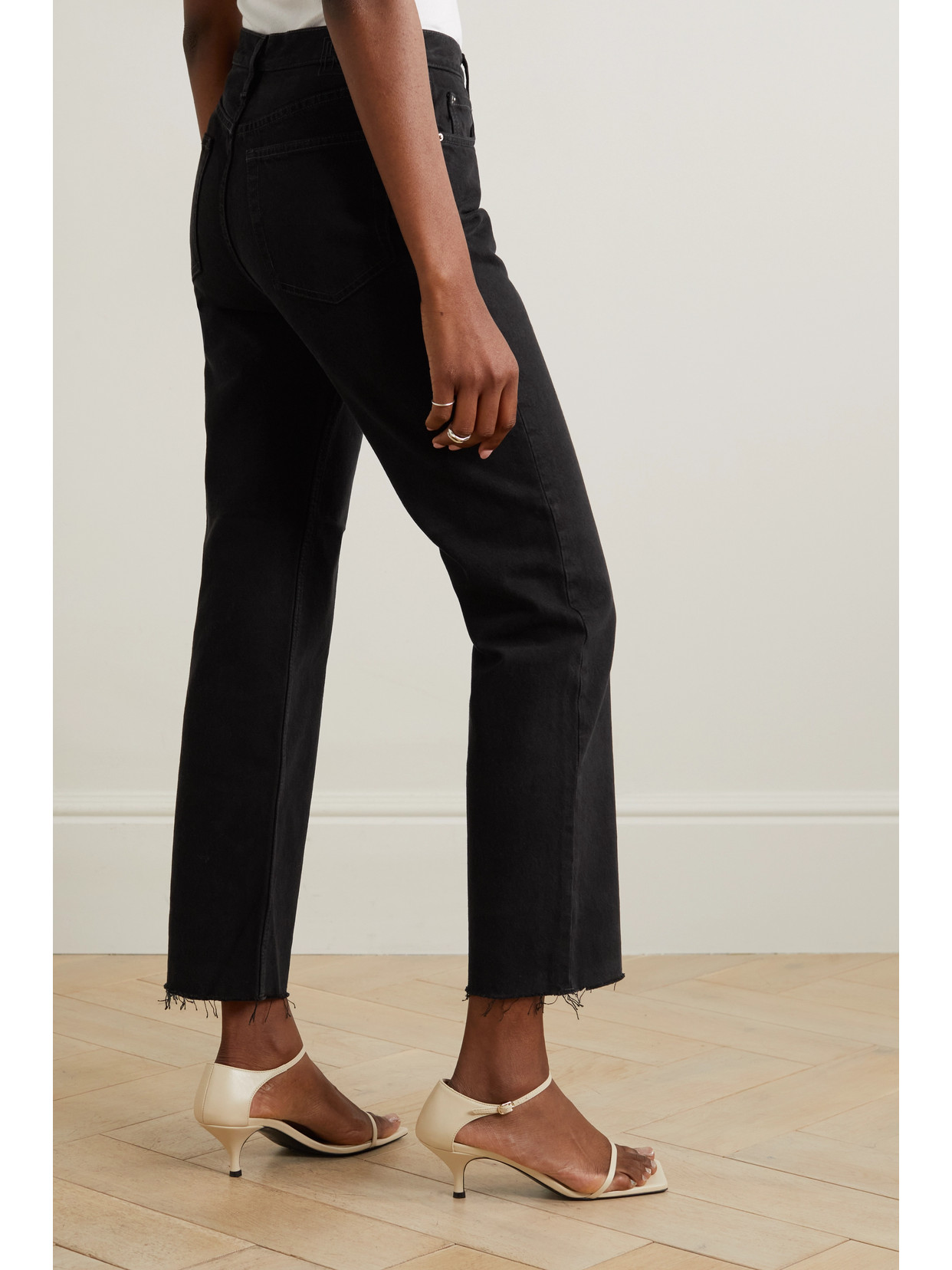 Totême Straight Cropped Jeans In Black