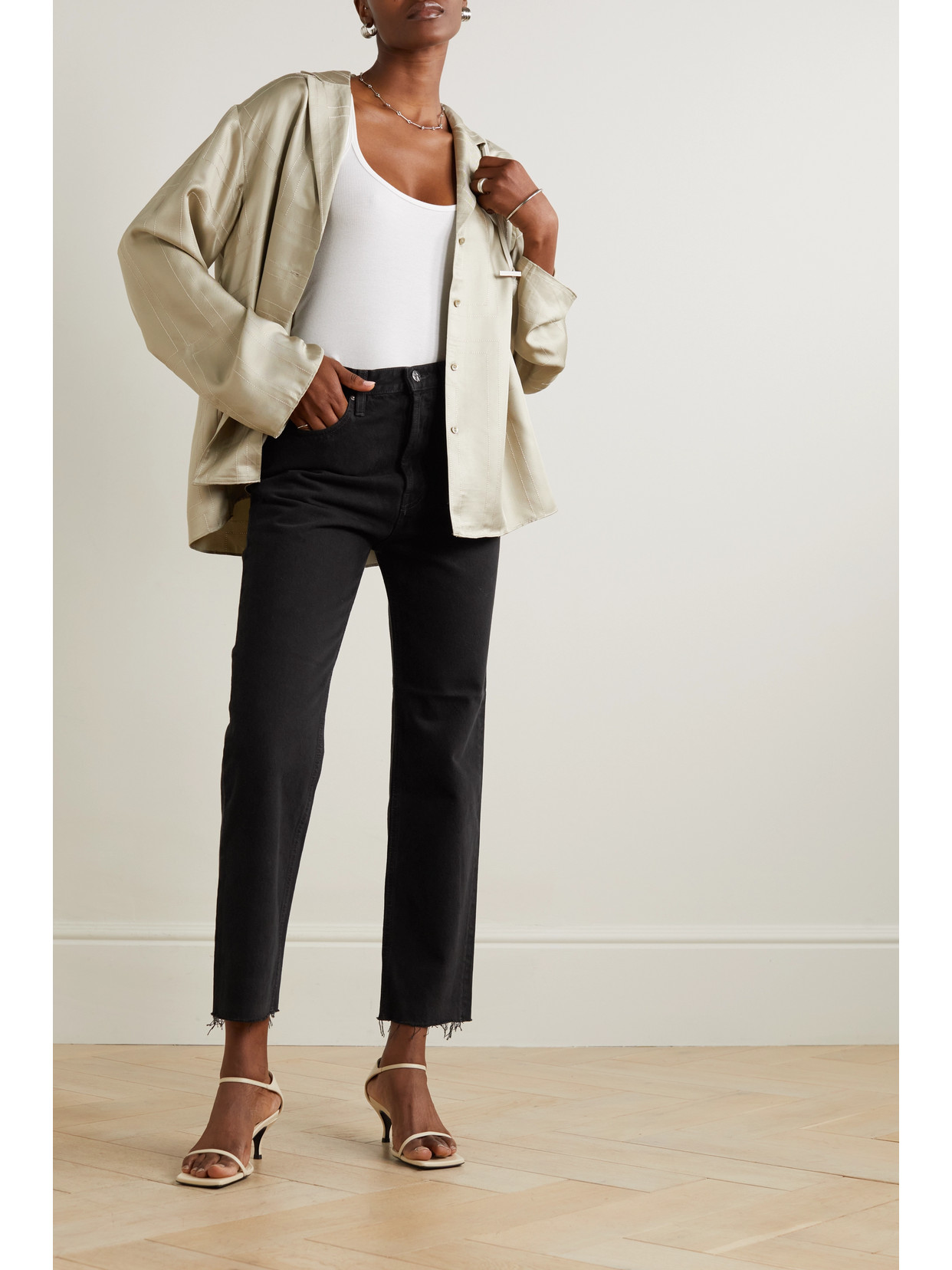 Totême Straight Cropped Jeans In Black