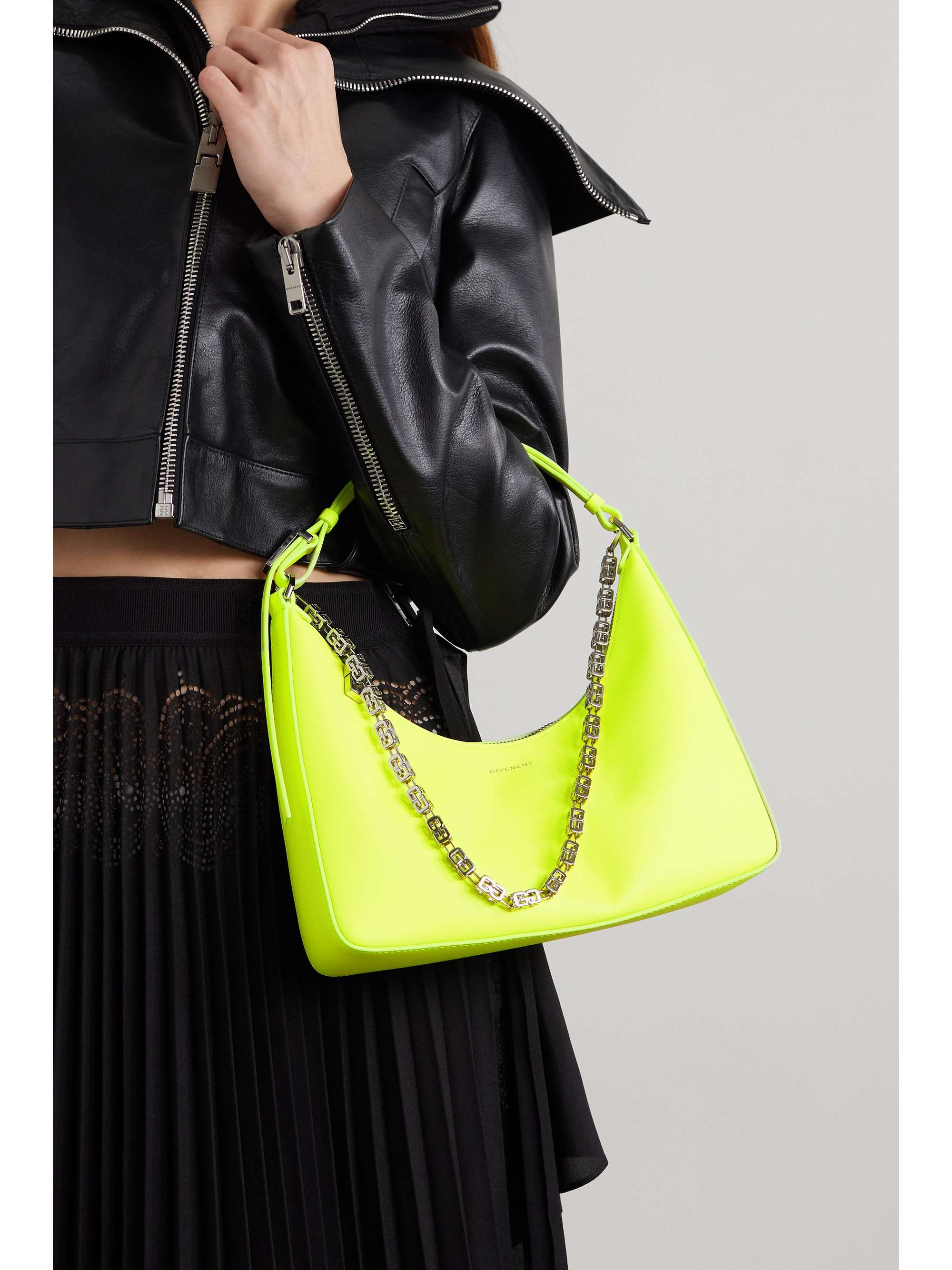 Túi 'Moon Cut' của Givenchy