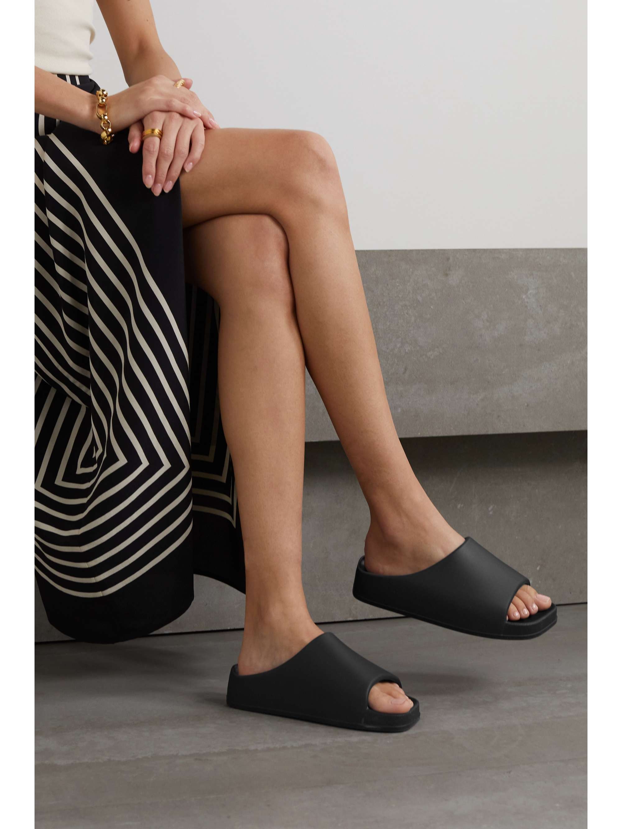 KHAITE ケイト ラバーサンダル サイズ36 | finiscapital.com