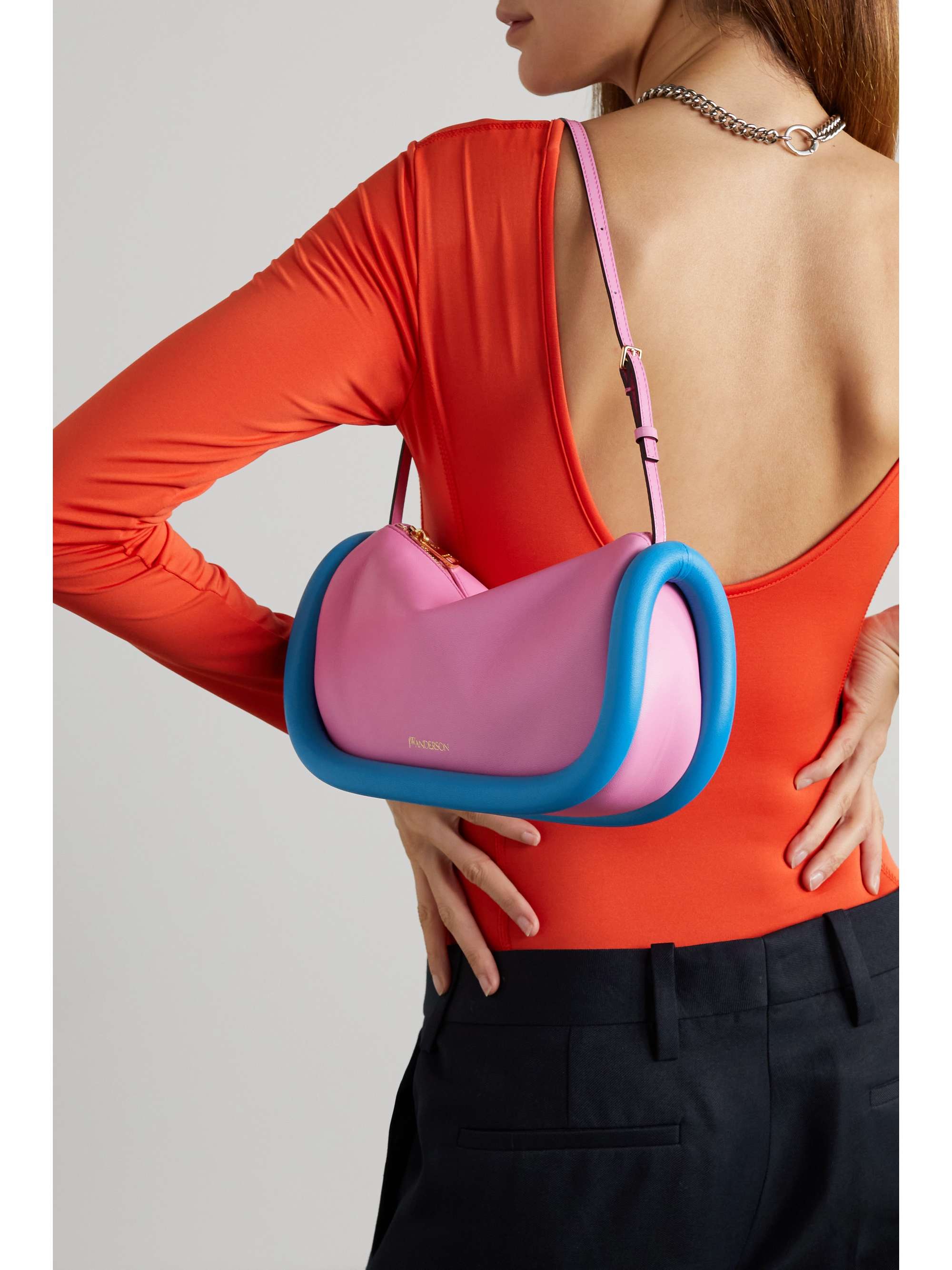 Túi 'Bumper Baguette' của JW Anderson