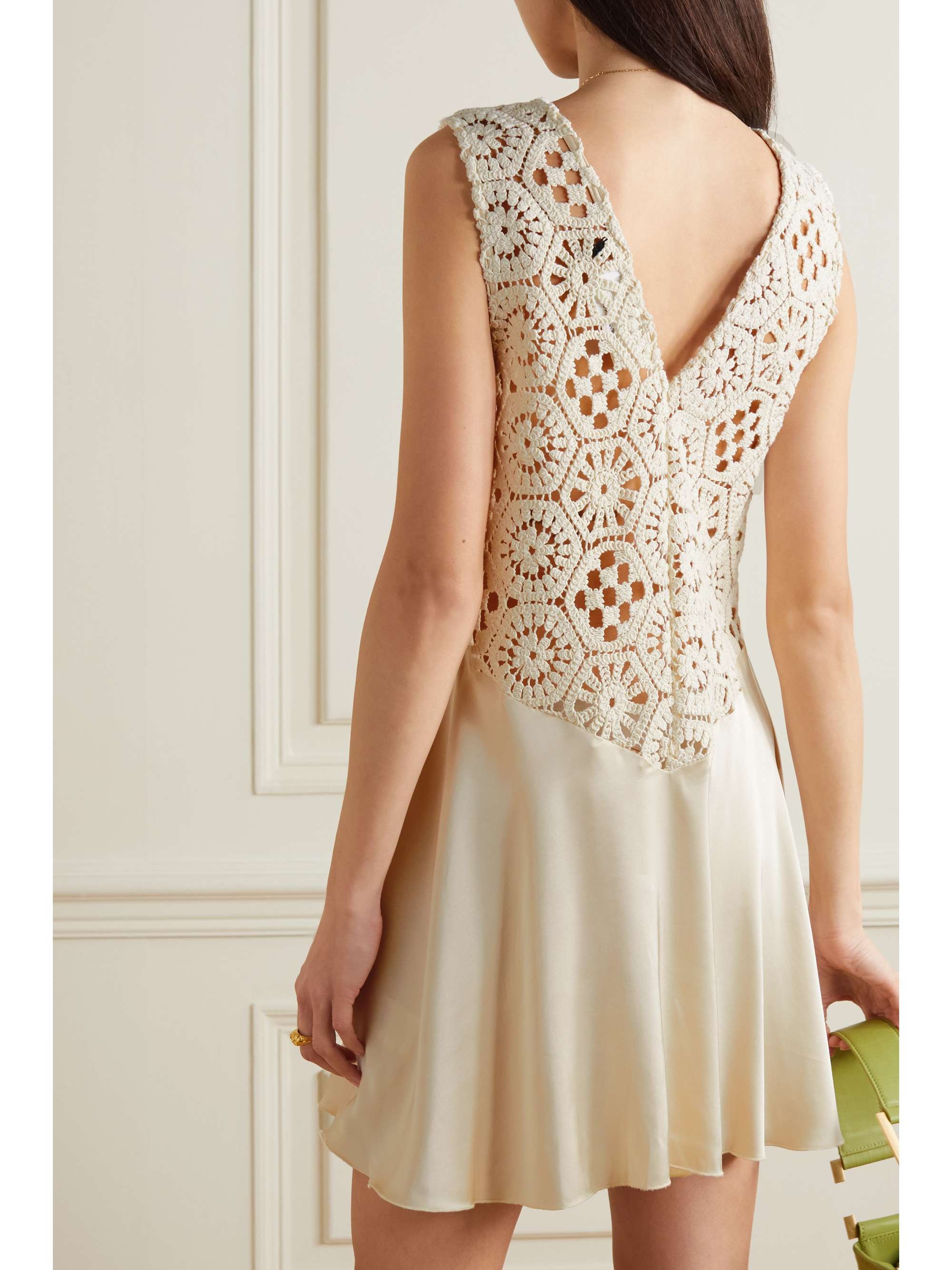 ROTATE BIRGER CHRISTENSEN Mini-robe en satin et en coton crocheté Florence