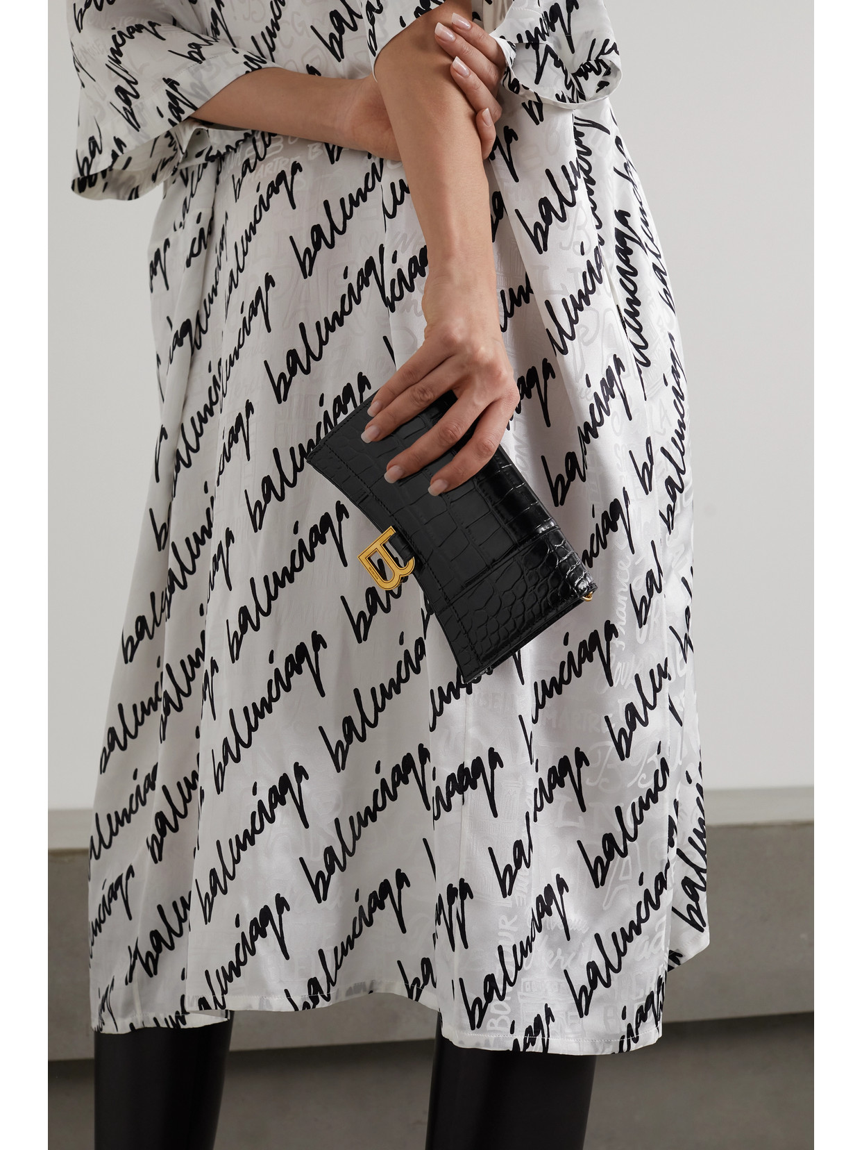 Hourglass Croc-Effect Shoulder Bag