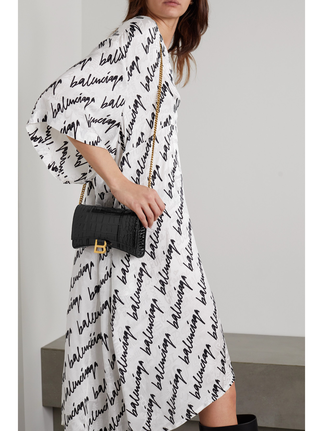Hourglass Croc-Effect Shoulder Bag