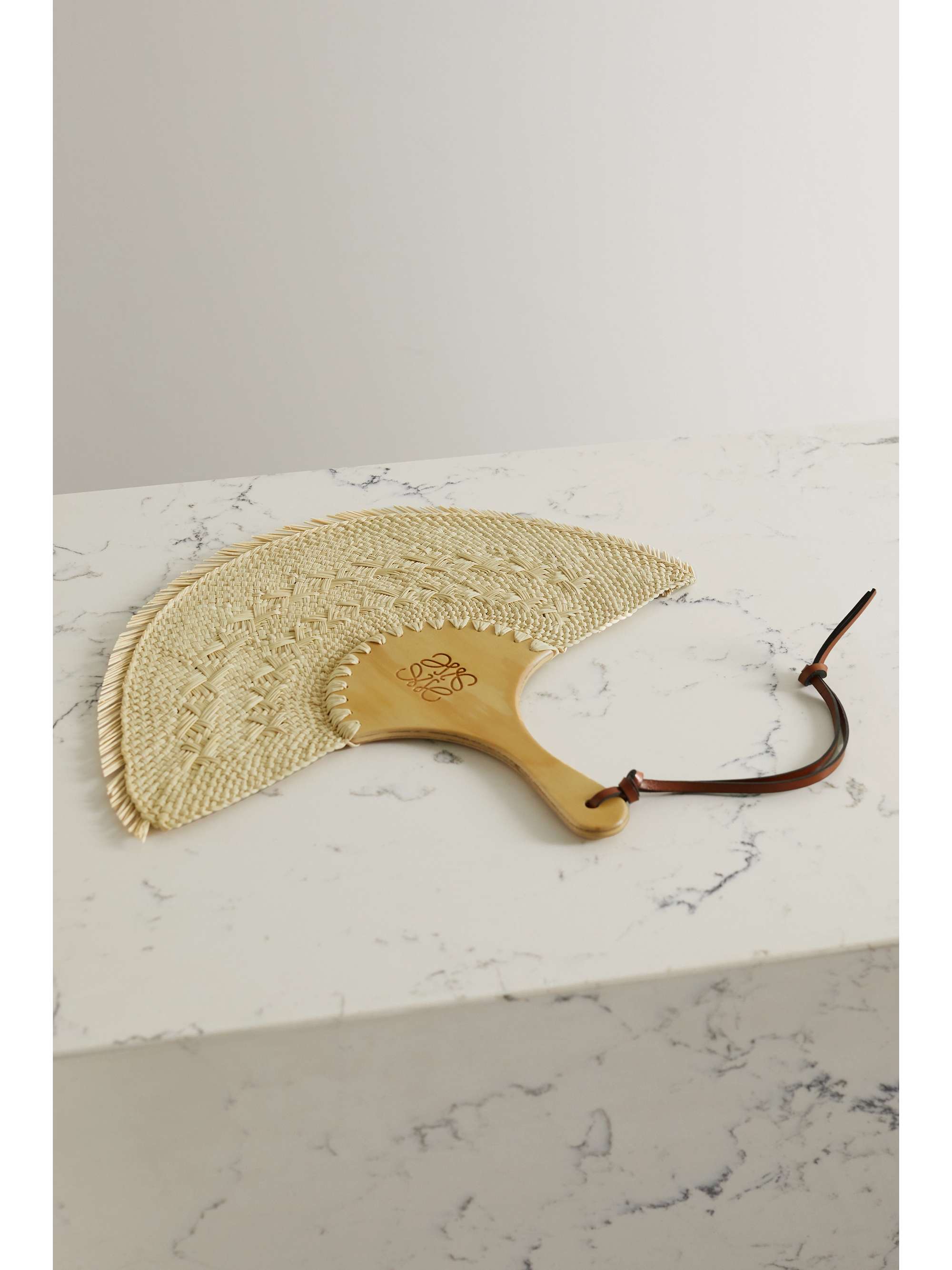 LOEWE x Paula's Ibiza 皮革边饰棕榈叶木扇
