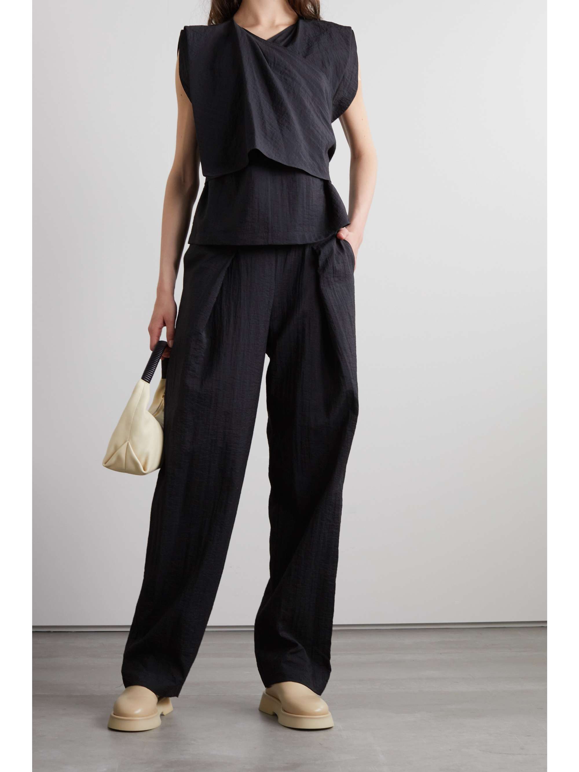 LE 17 SEPTEMBRE Pleated crepon tapered pants