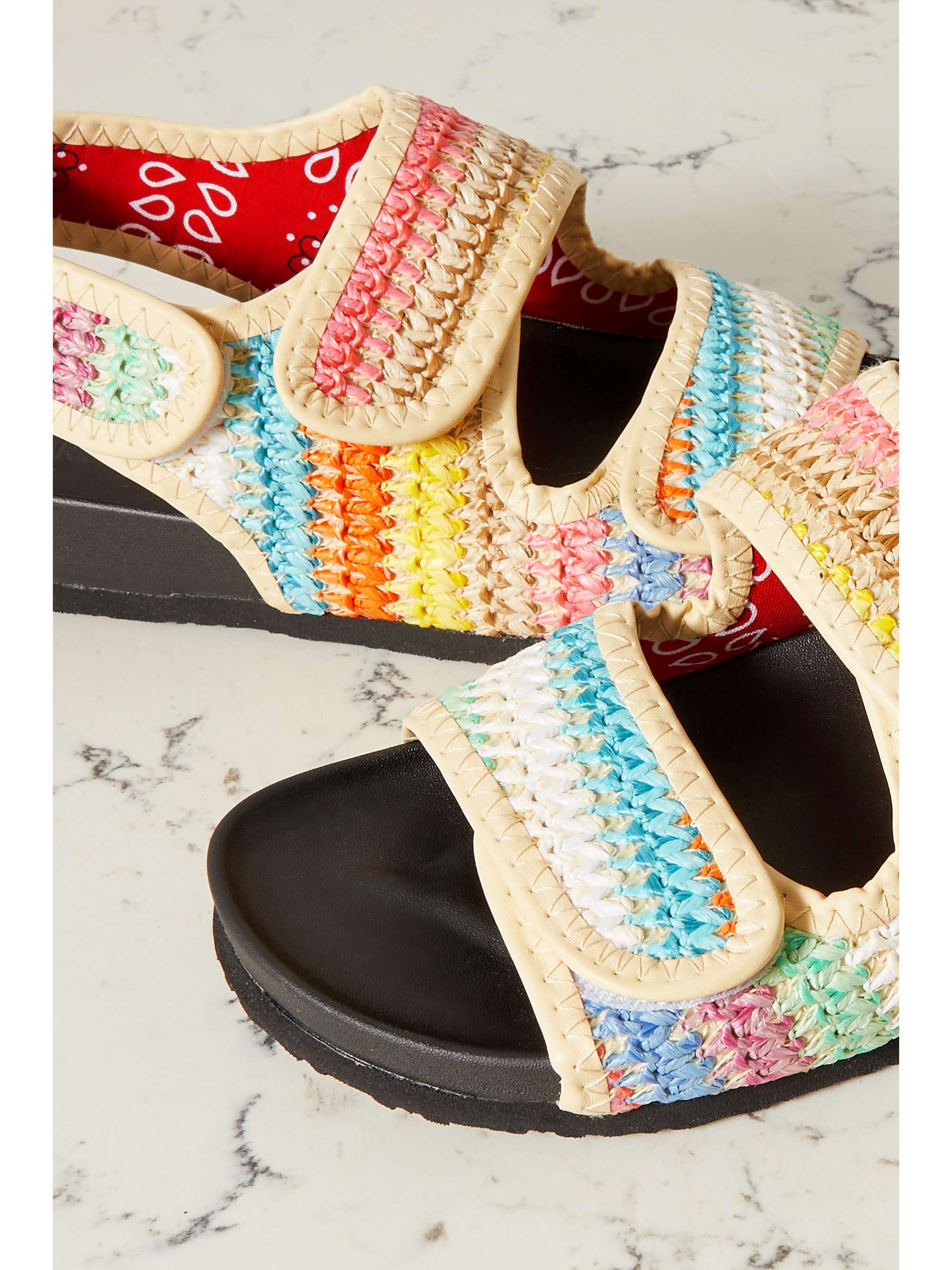ARIZONA LOVE Gestreifte Sandalen aus Raffiabast