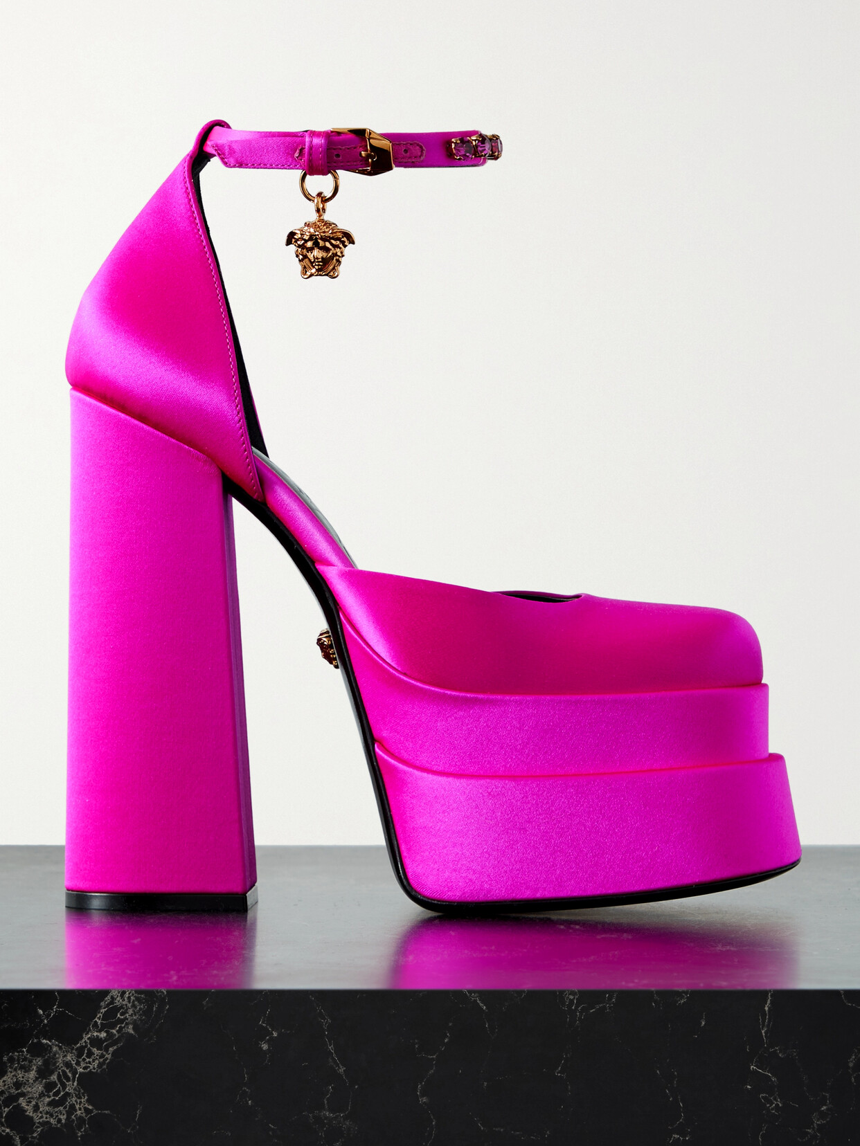 versace medusa aevitas
