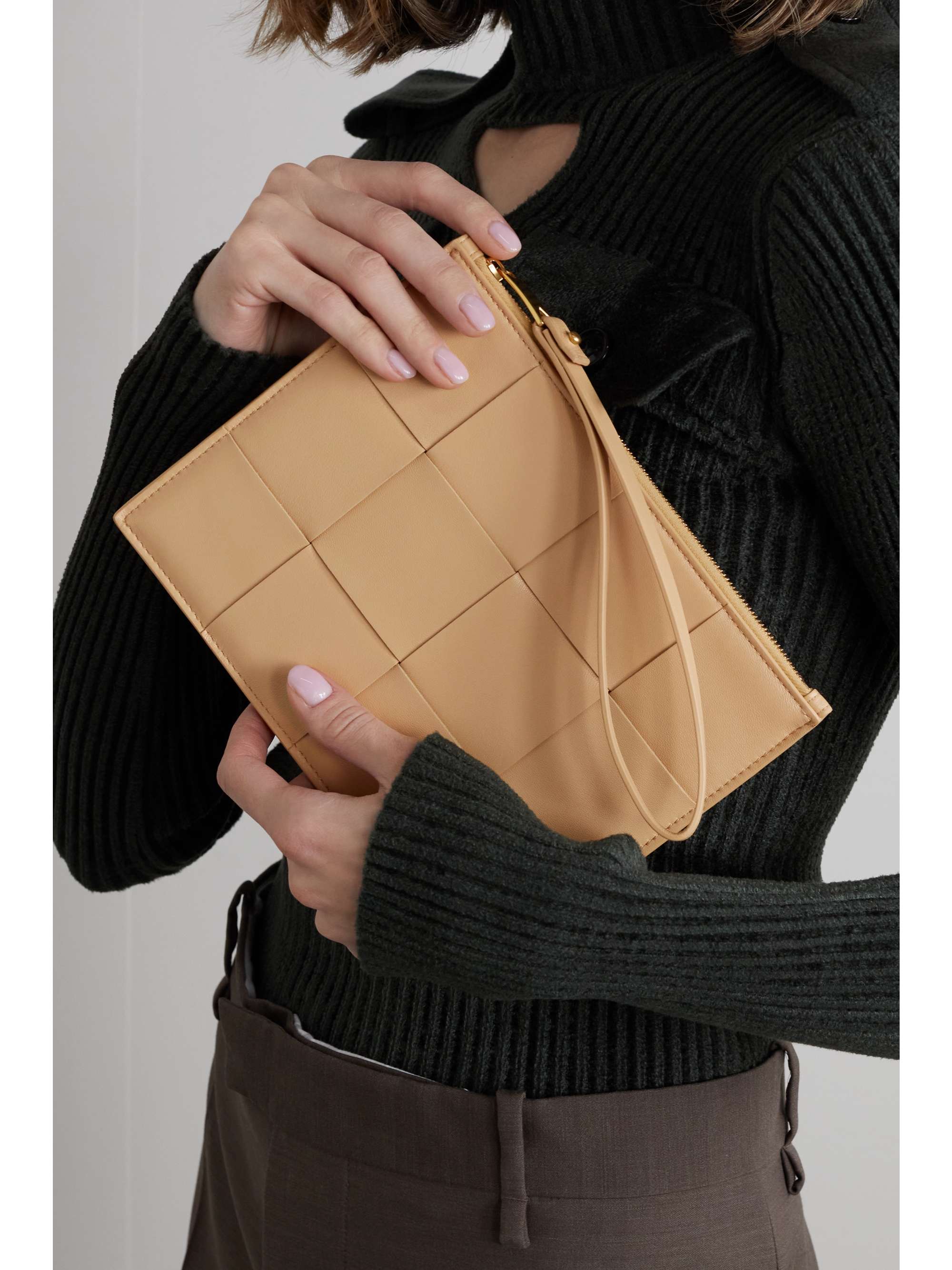 bottega veneta medium pouch
