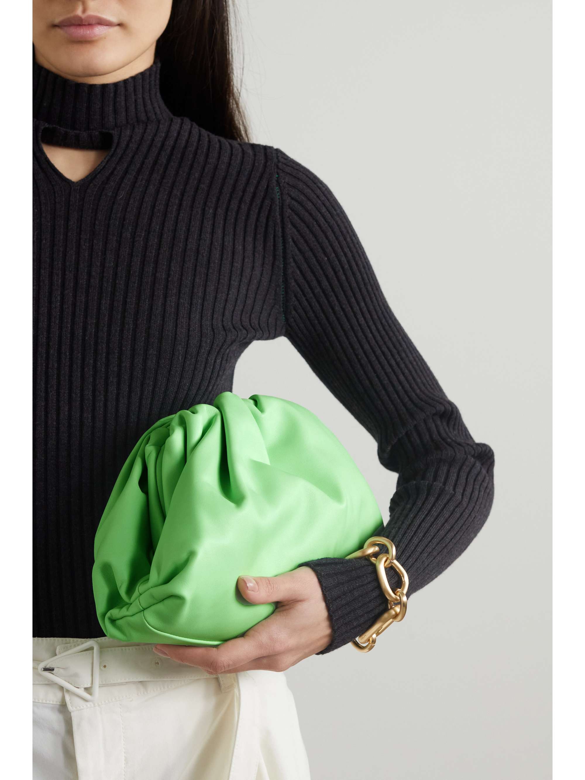 Clutch 'Pouch' của Bottega Veneta