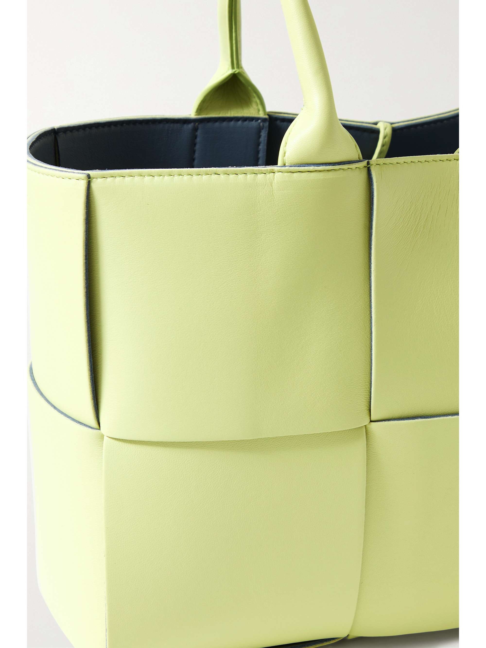 BOTTEGA VENETA Arco medium intrecciato leather tote