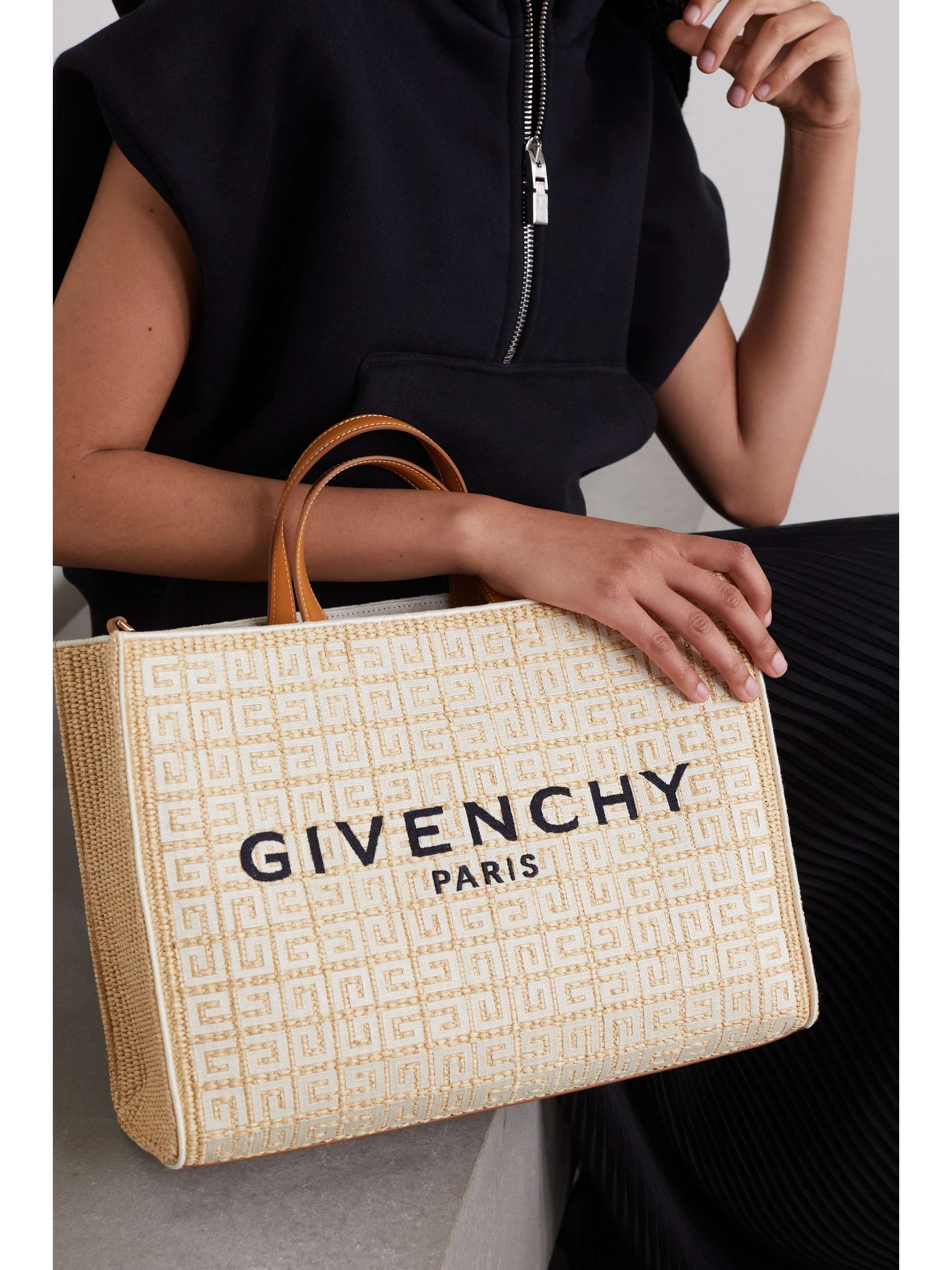 Korrespondent oxiderer rulletrappe GIVENCHY G-Tote medium leather-trimmed raffia-jacquard tote | NET-A-PORTER Korrespondent oxiderer rulletrappe GIVENCHY G-Tote medium leather-trimmed raffia-jacquard tote | NET-A-PORTER
