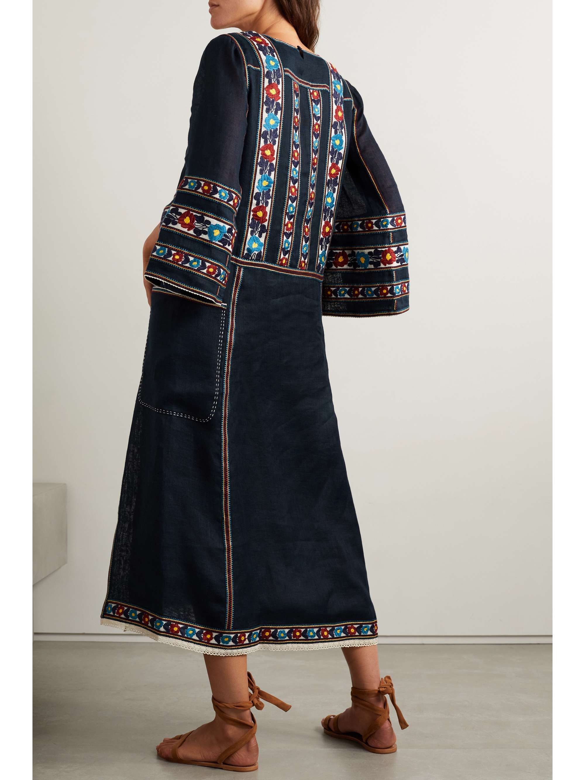 VITA KIN Yelena besticktes Midikleid aus Leinengaze mit Häkelbesätzen