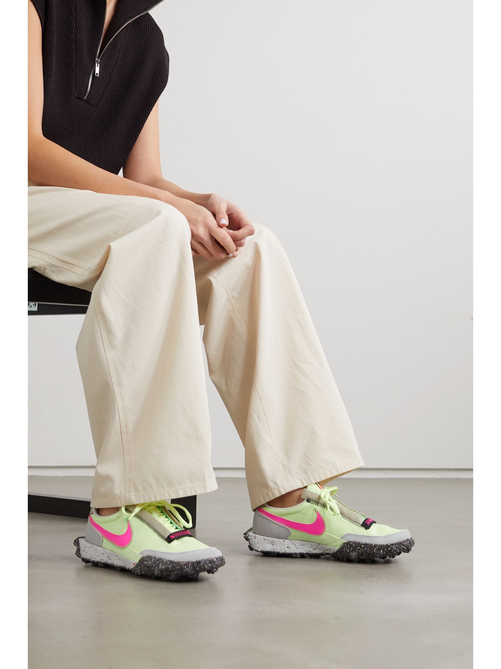nike waffle racer on feet