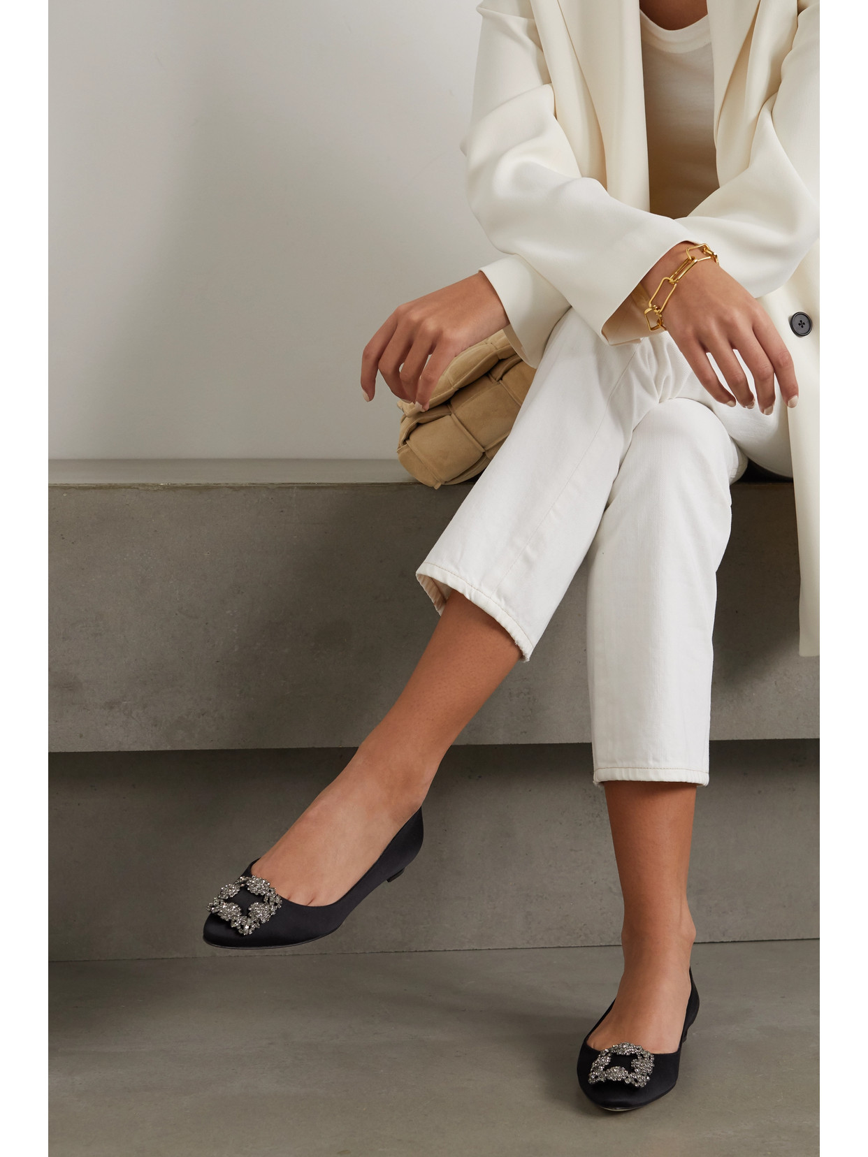Manolo Blahnik 10mm Hangisi Leather Flats In Black