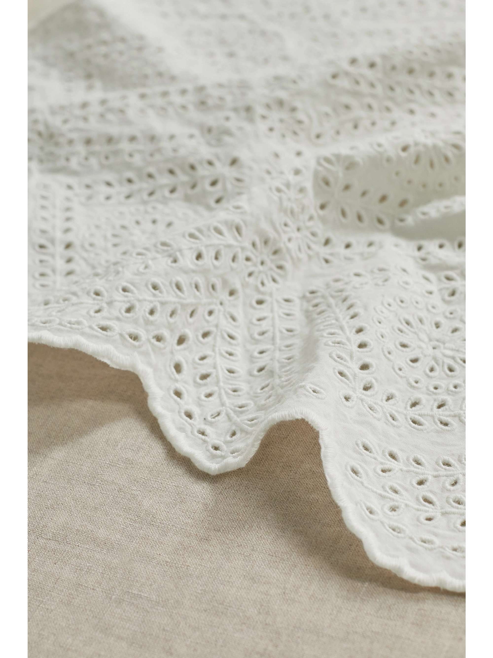 SEA Vienne set of two scalloped broderie anglaise cotton napkins