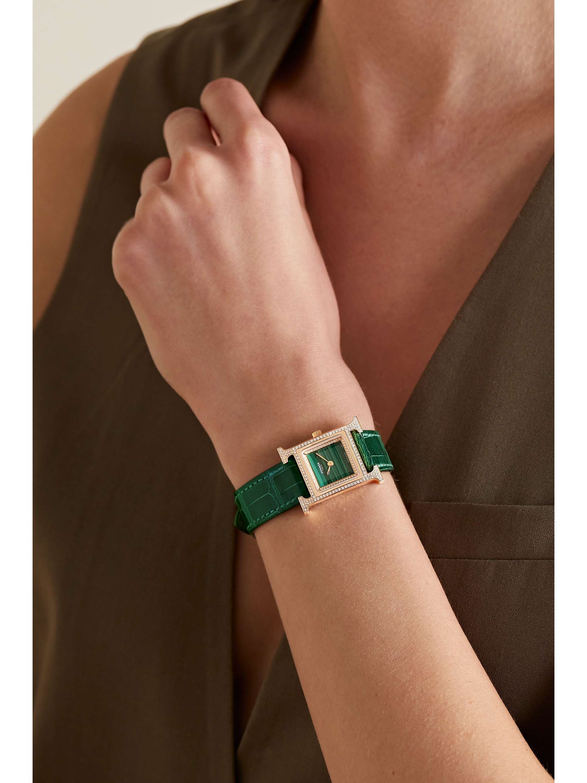 HERMÈS TIMEPIECES ساعة Heure H‏ صغيرة 21 مم من الذهب الوردي 18 قيراط، جلد التمساح، المالاكيت والألماس
