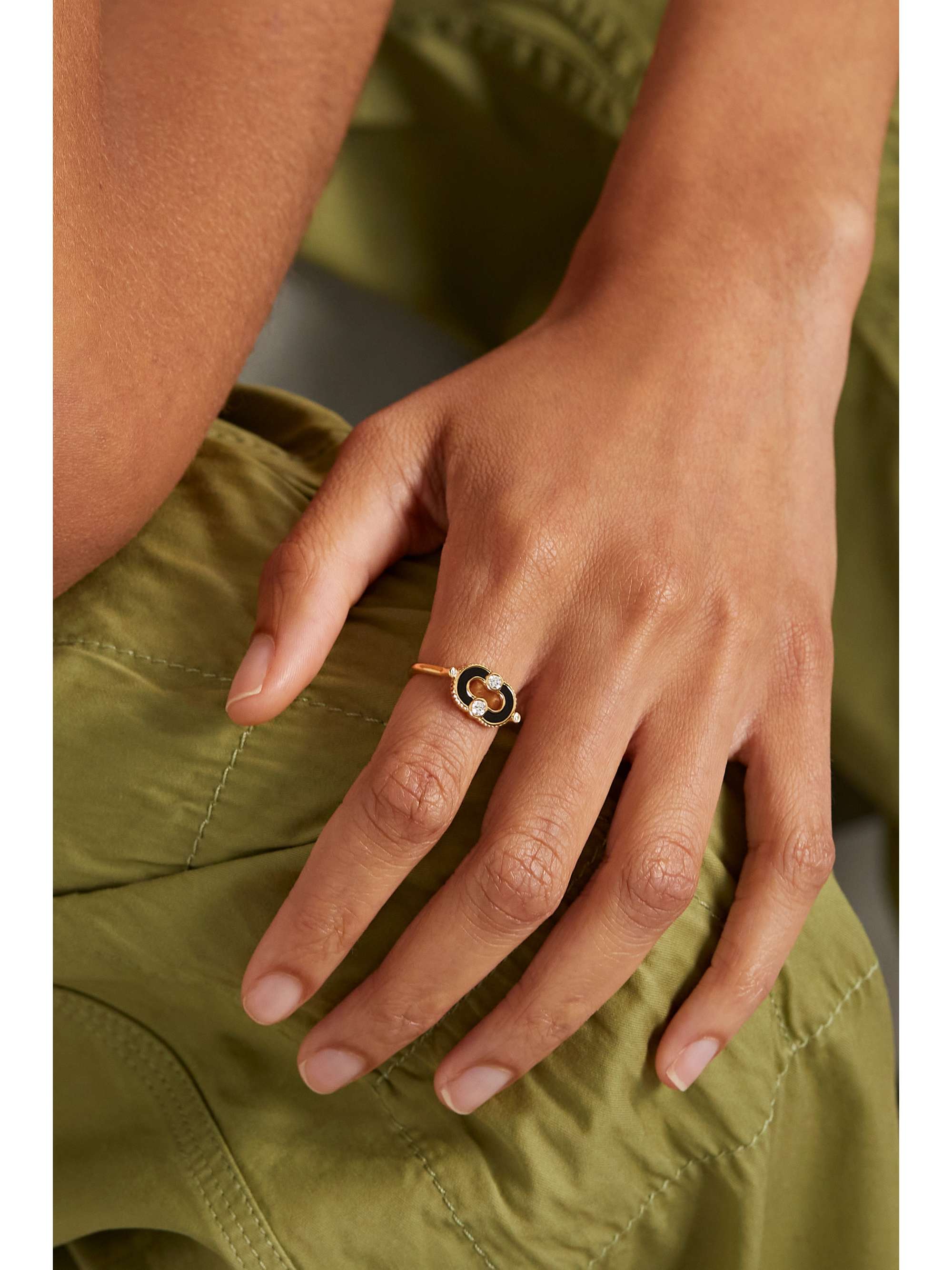 VILTIER Magnetic 18-karat gold, onyx and diamond ring