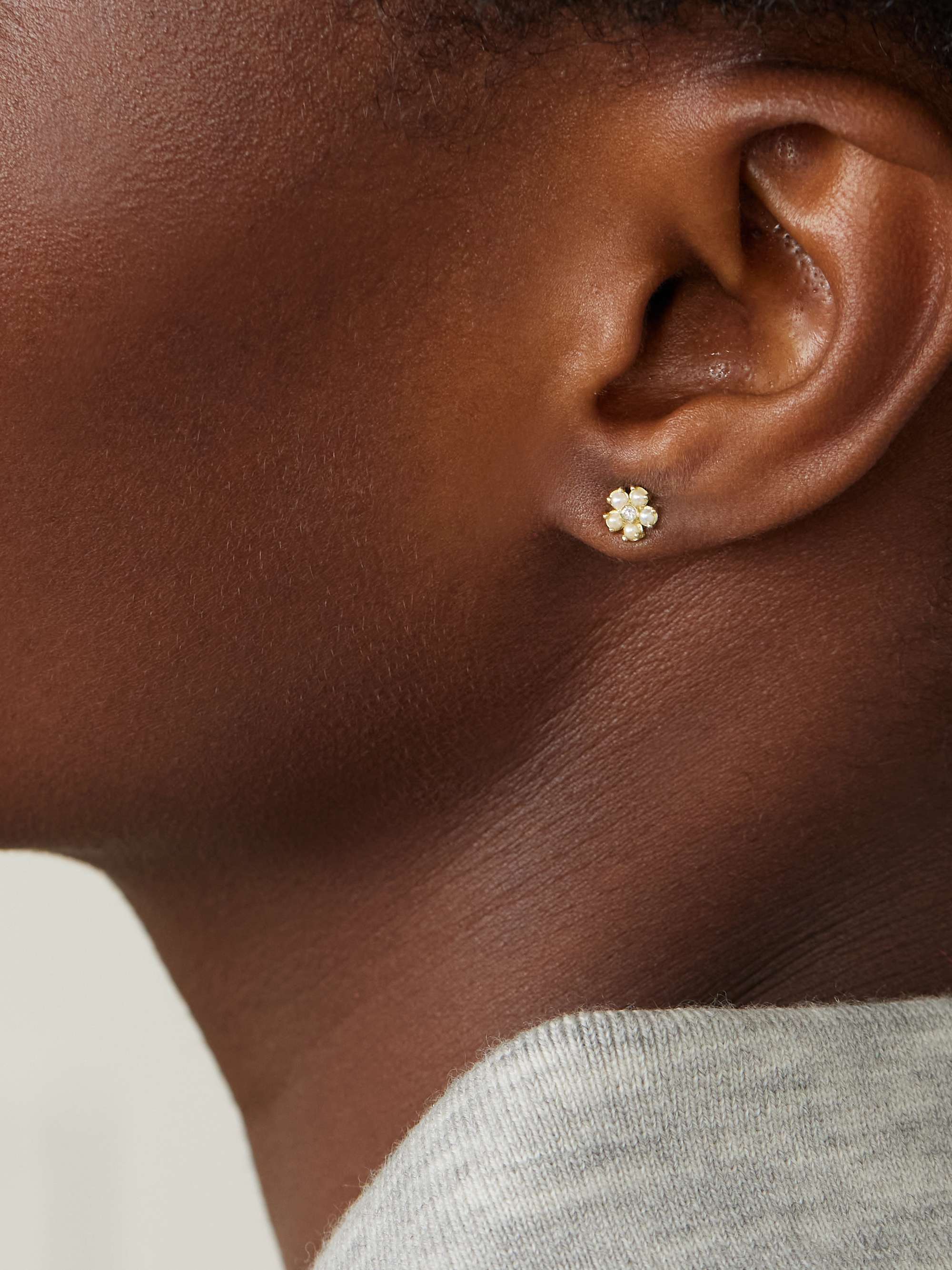 JENNIFER MEYER Mini Flower 18-karat gold, pearl and diamond earrings